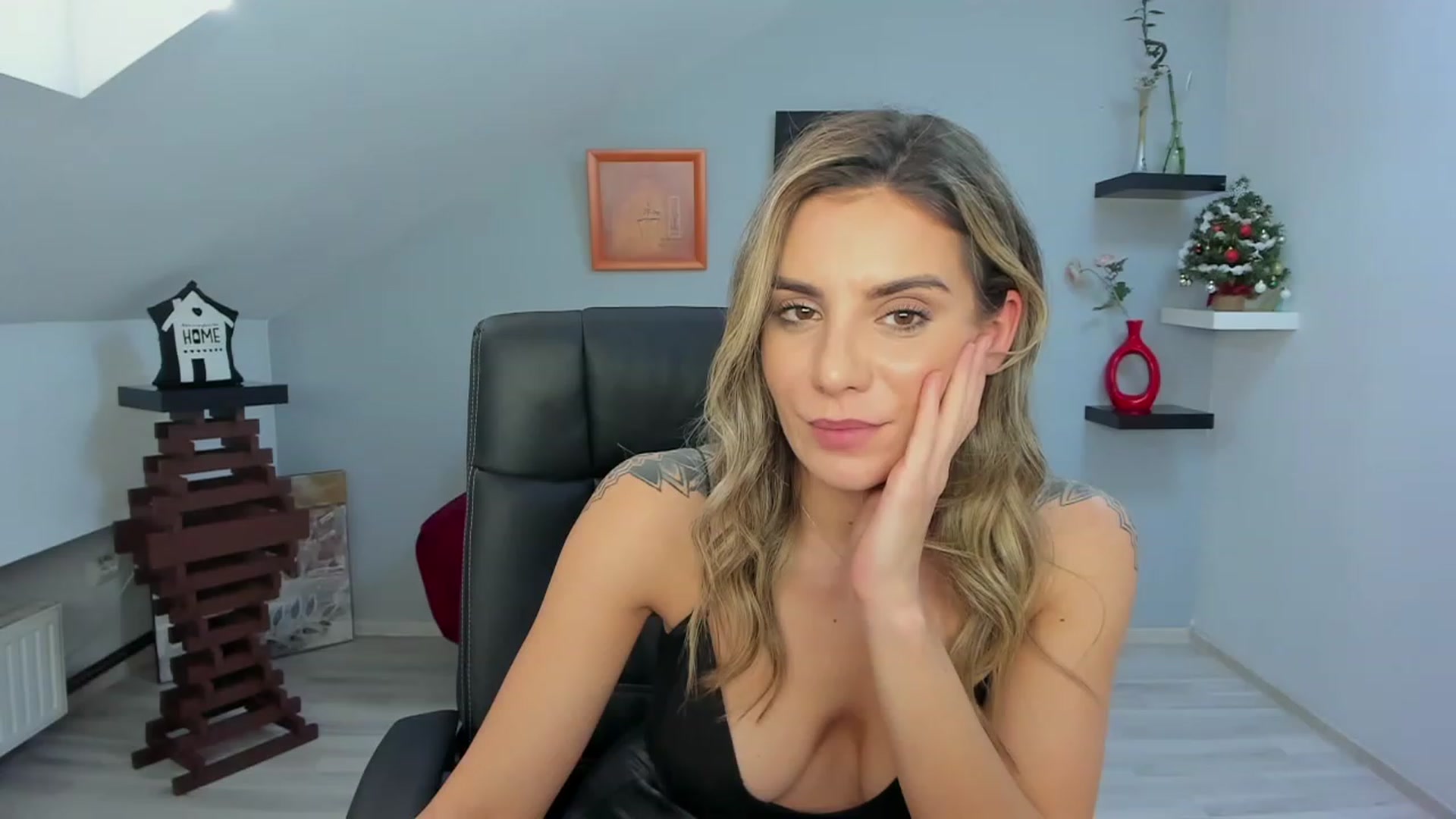 Gallery image thumbnail from SavvyIvy's myfreecams stream on, 12/12/2022, 08:59 image 19 of 20