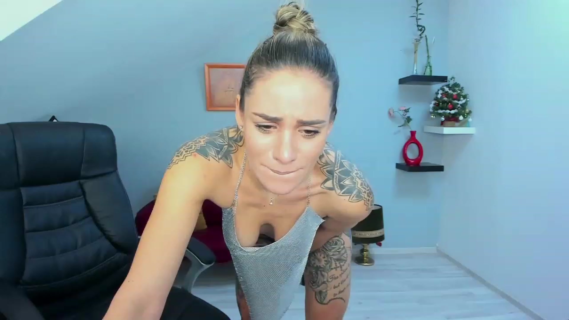 Gallery image thumbnail from SavvyIvy's myfreecams stream on, 12/19/2022, 10:32 image 14 of 20