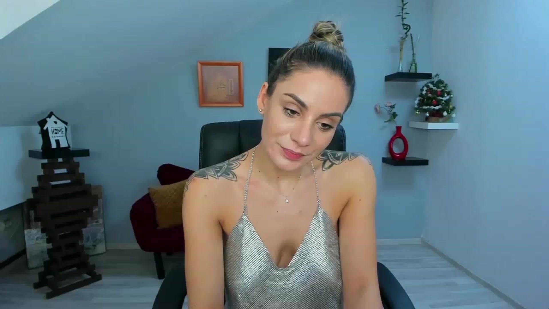 Gallery image thumbnail from SavvyIvy's myfreecams stream on, 12/19/2022, 10:32 image 1 of 20