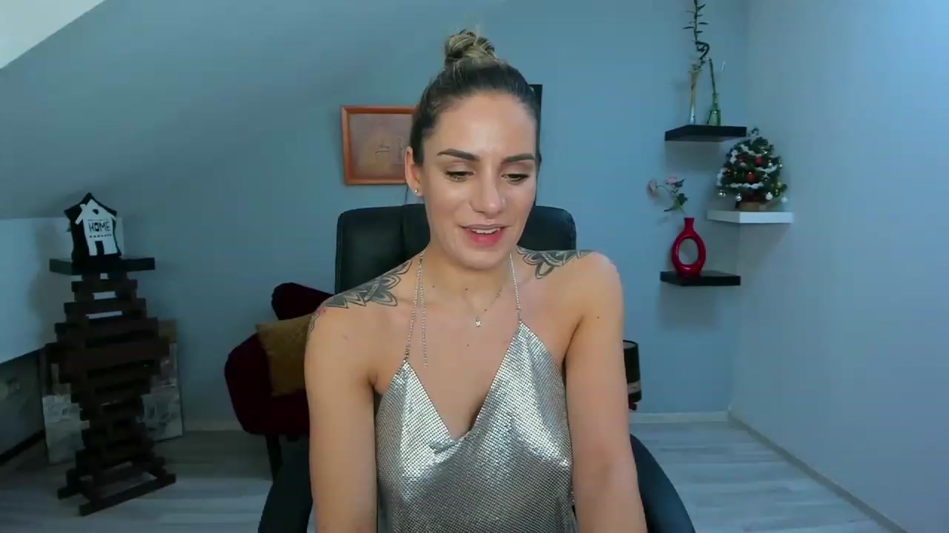Gallery image thumbnail from SavvyIvy's myfreecams stream on, 12/19/2022, 10:32 image 16 of 20