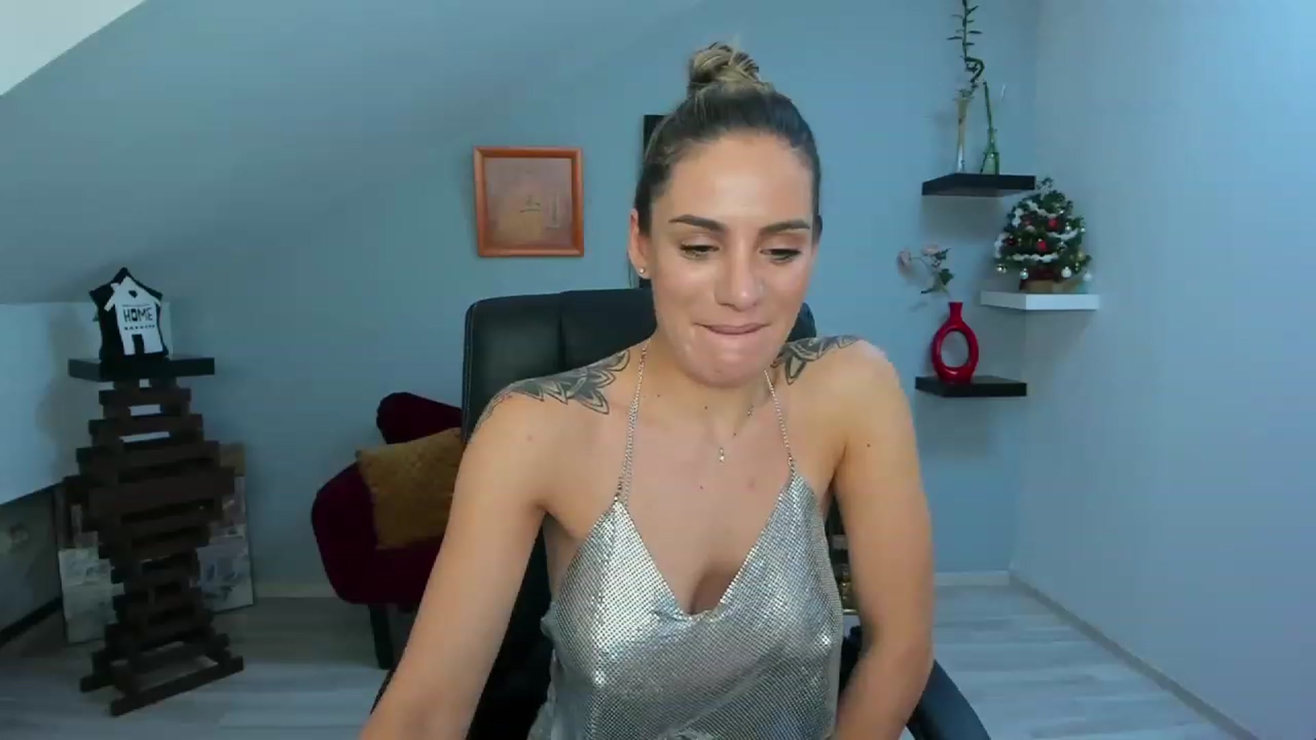 Gallery image thumbnail from SavvyIvy's myfreecams stream on, 12/19/2022, 10:32 image 8 of 20