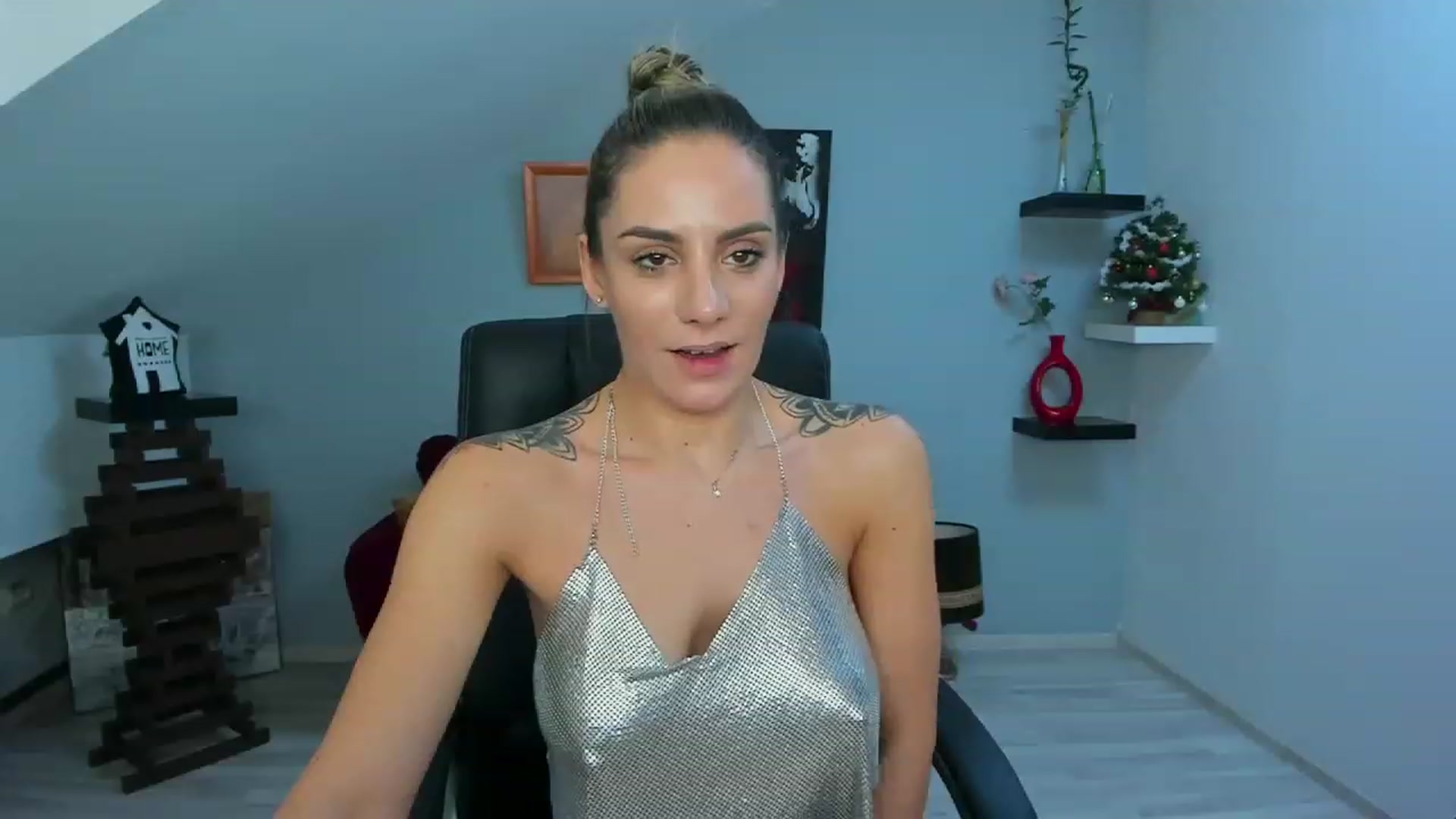 Gallery image thumbnail from SavvyIvy's myfreecams stream on, 12/19/2022, 10:32 image 15 of 20