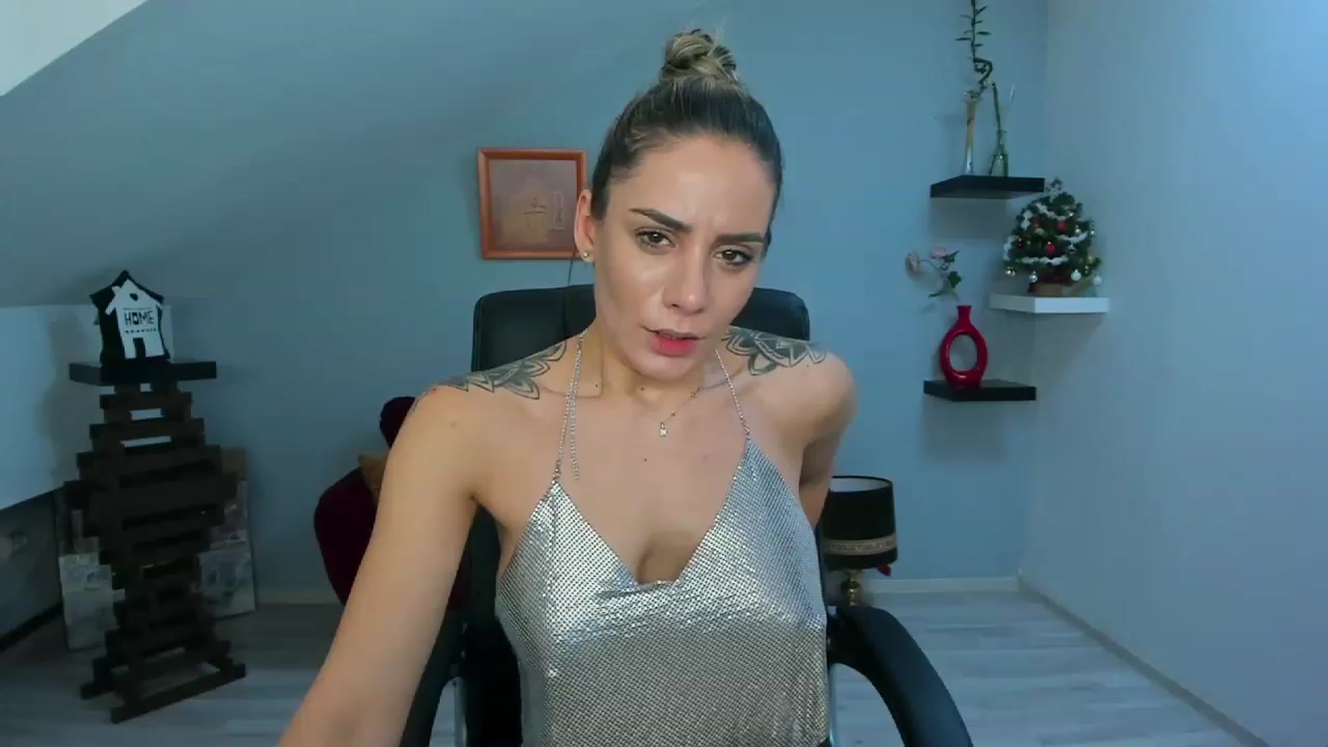 Gallery image thumbnail from SavvyIvy's myfreecams stream on, 12/19/2022, 10:32 image 17 of 20
