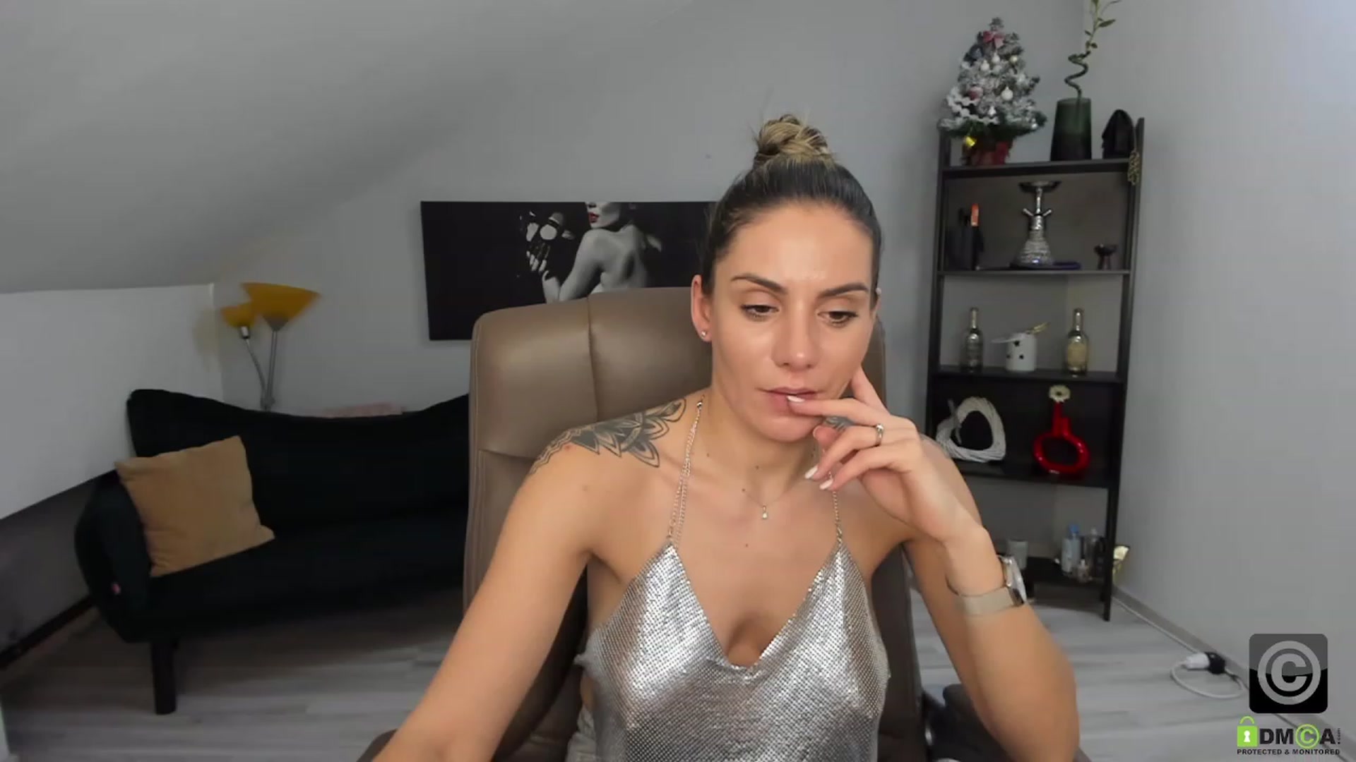 Gallery image thumbnail from SavvyIvy's myfreecams stream on, 12/19/2022, 15:19 image 3 of 20