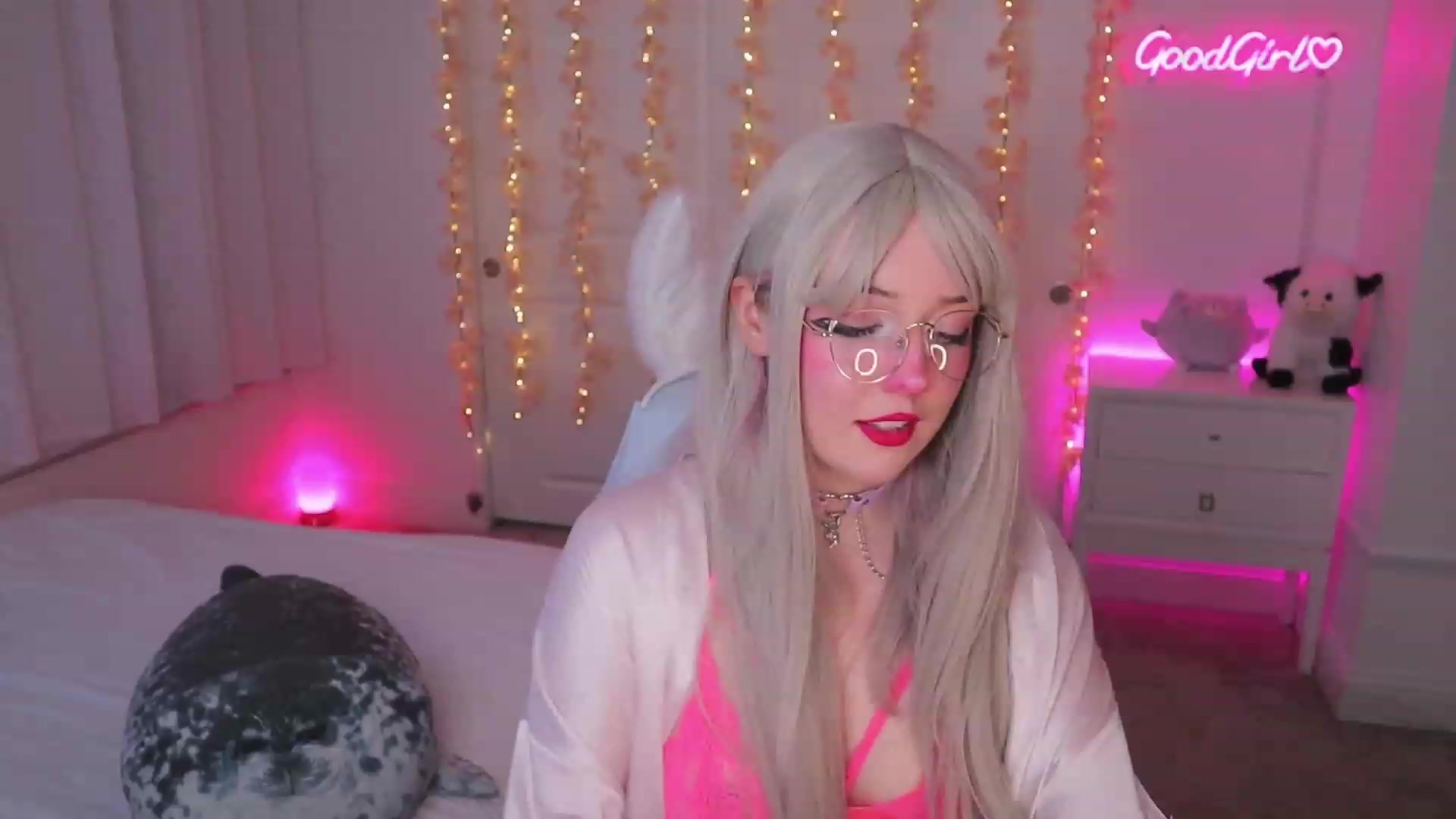 Gallery image thumbnail from SayGoodGirl's myfreecams stream on, 08/19/2023, 01:31 image 9 of 20