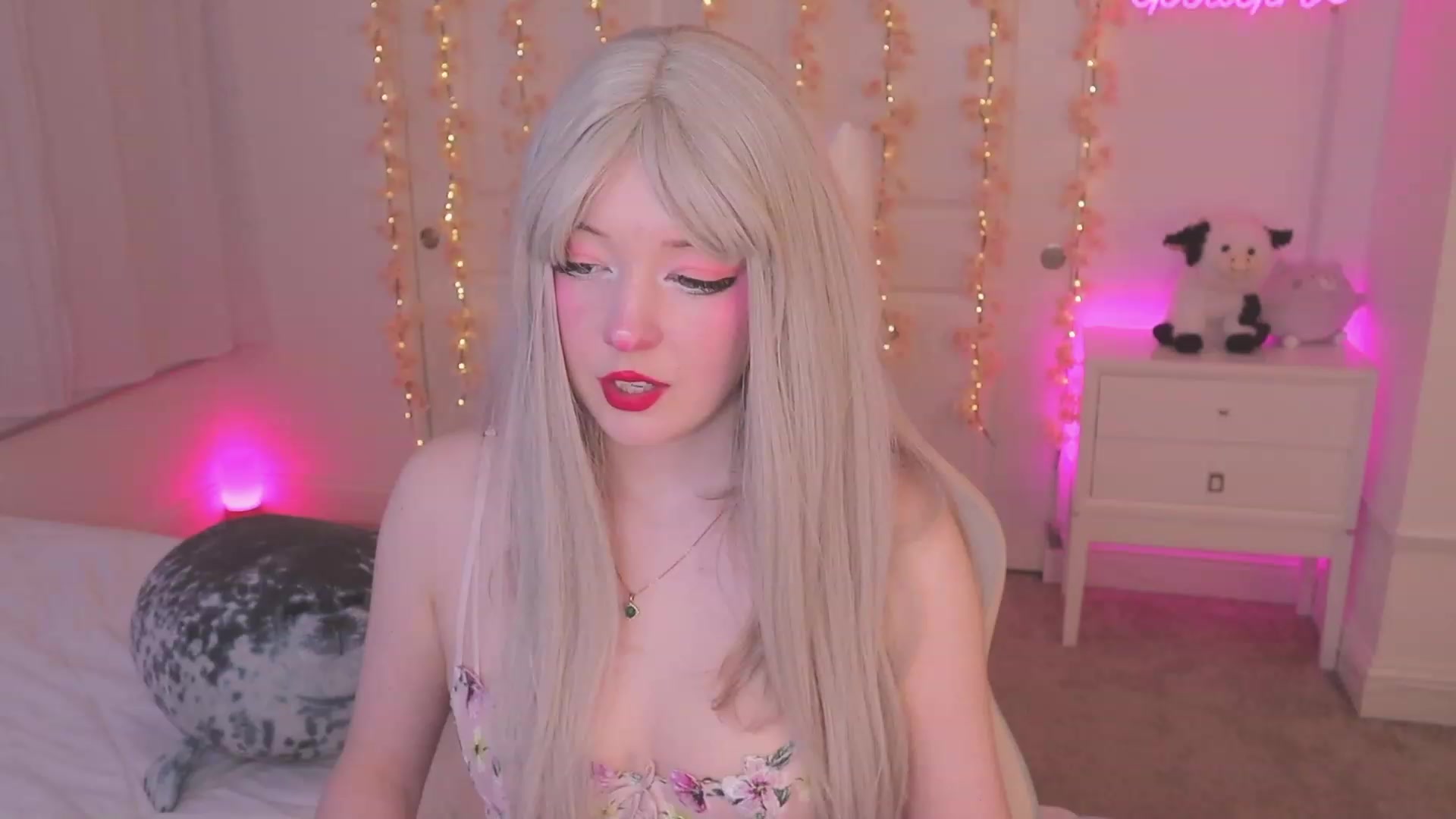 Gallery image thumbnail from SayGoodGirl's myfreecams stream on, 10/01/2023, 24:02 image 15 of 20