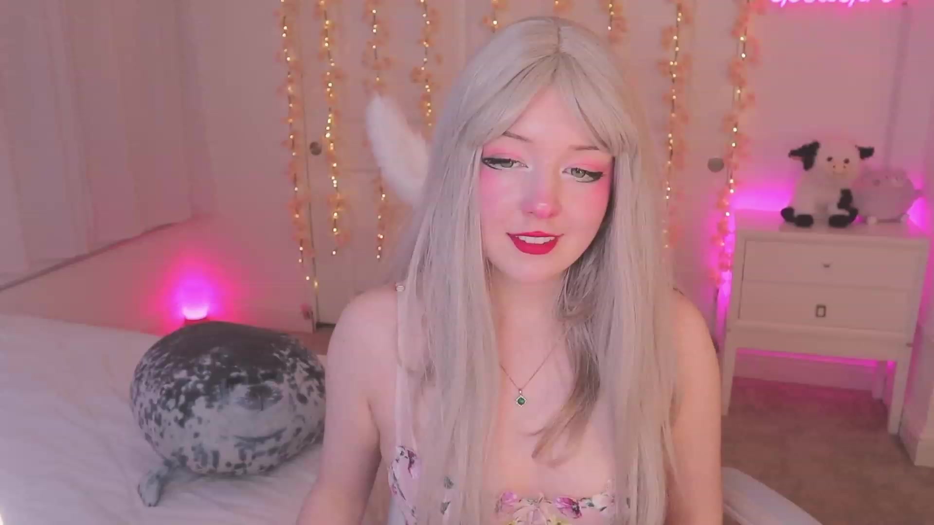 Gallery image thumbnail from SayGoodGirl's myfreecams stream on, 10/01/2023, 24:02 image 6 of 20