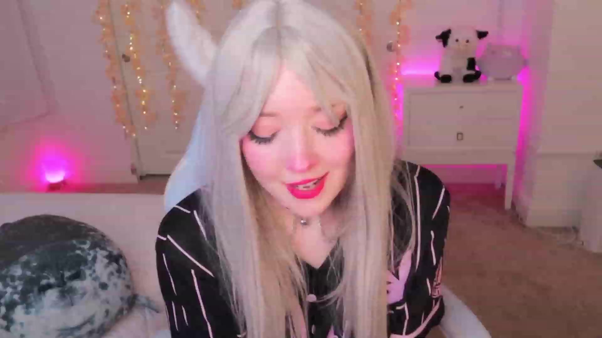 Gallery image thumbnail from SayGoodGirl's myfreecams stream on, 10/12/2023, 01:33 image 7 of 20