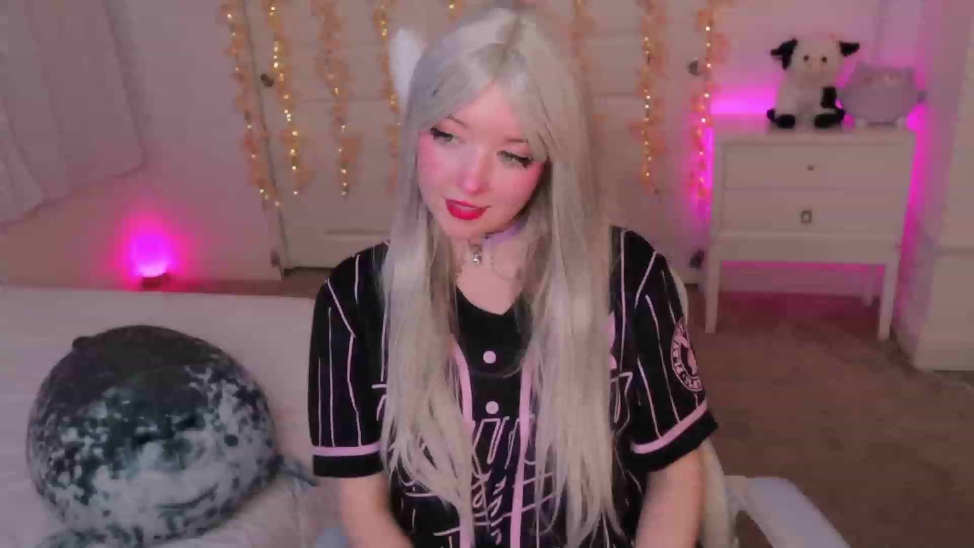 Gallery image thumbnail from SayGoodGirl's myfreecams stream on, 10/12/2023, 03:33 image 10 of 20