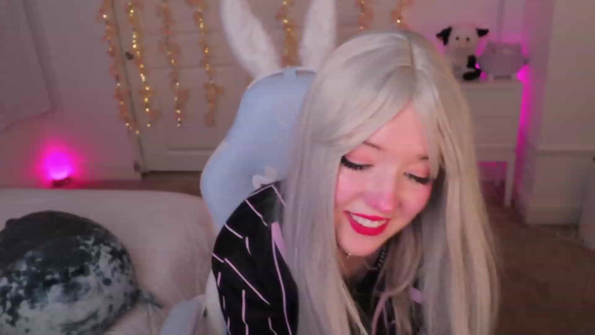 Gallery image thumbnail from SayGoodGirl's myfreecams stream on, 10/12/2023, 03:33 image 6 of 20