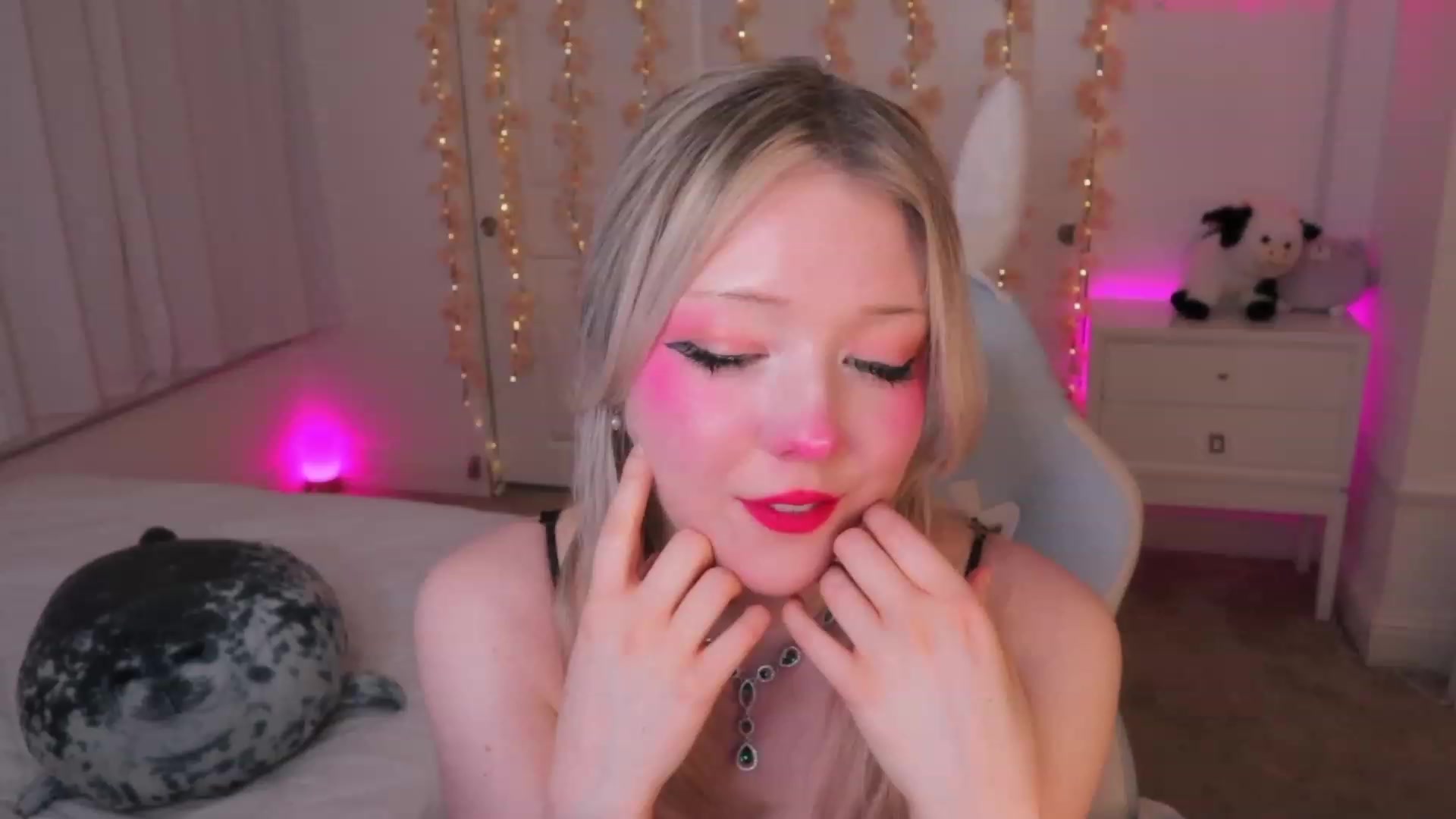 Gallery image thumbnail from SayGoodGirl's myfreecams stream on, 11/27/2023, 03:36 image 3 of 20