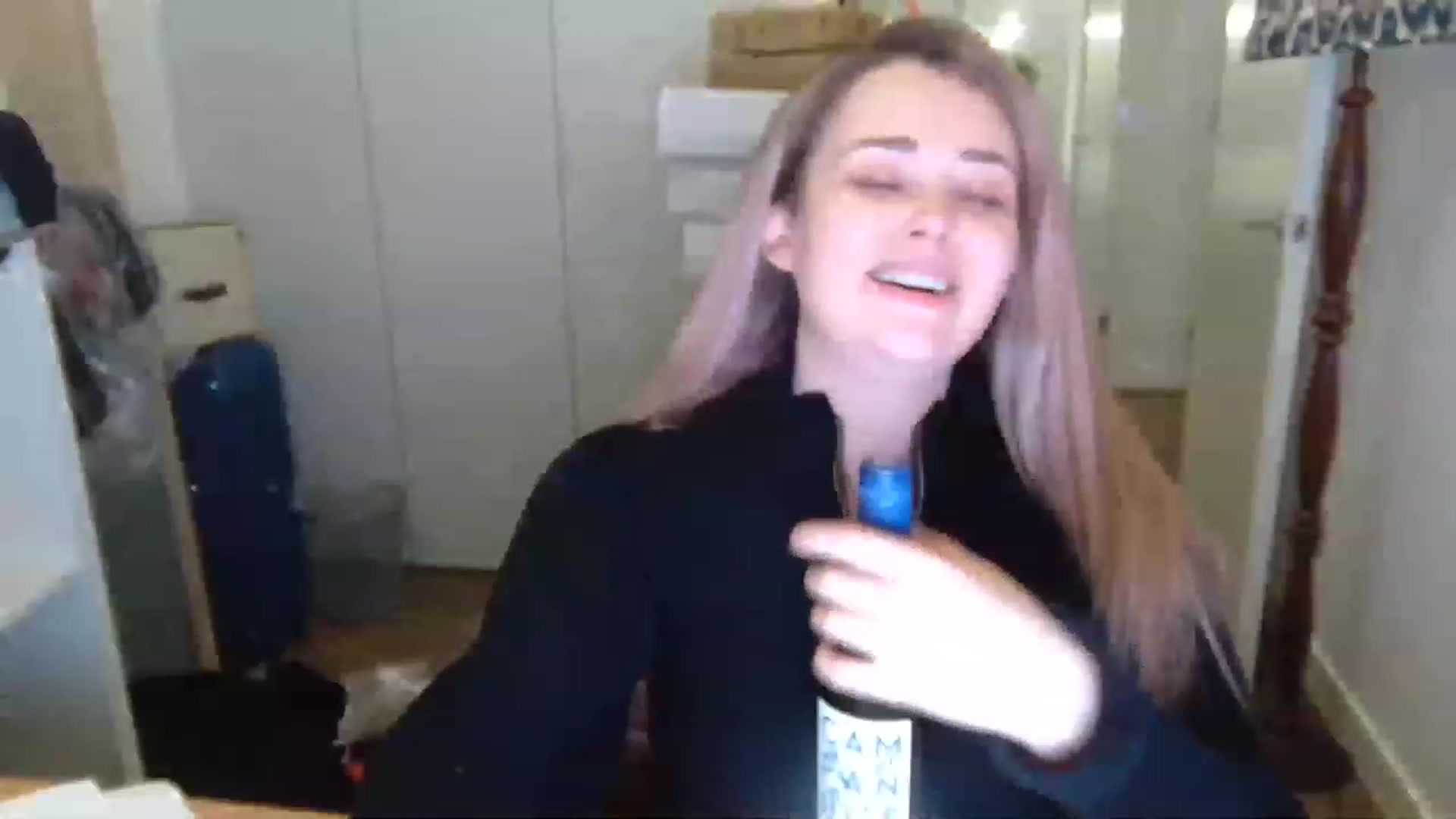 Gallery image thumbnail from SaylemUK's myfreecams stream on, 12/07/2022, 24:03 image 6 of 20