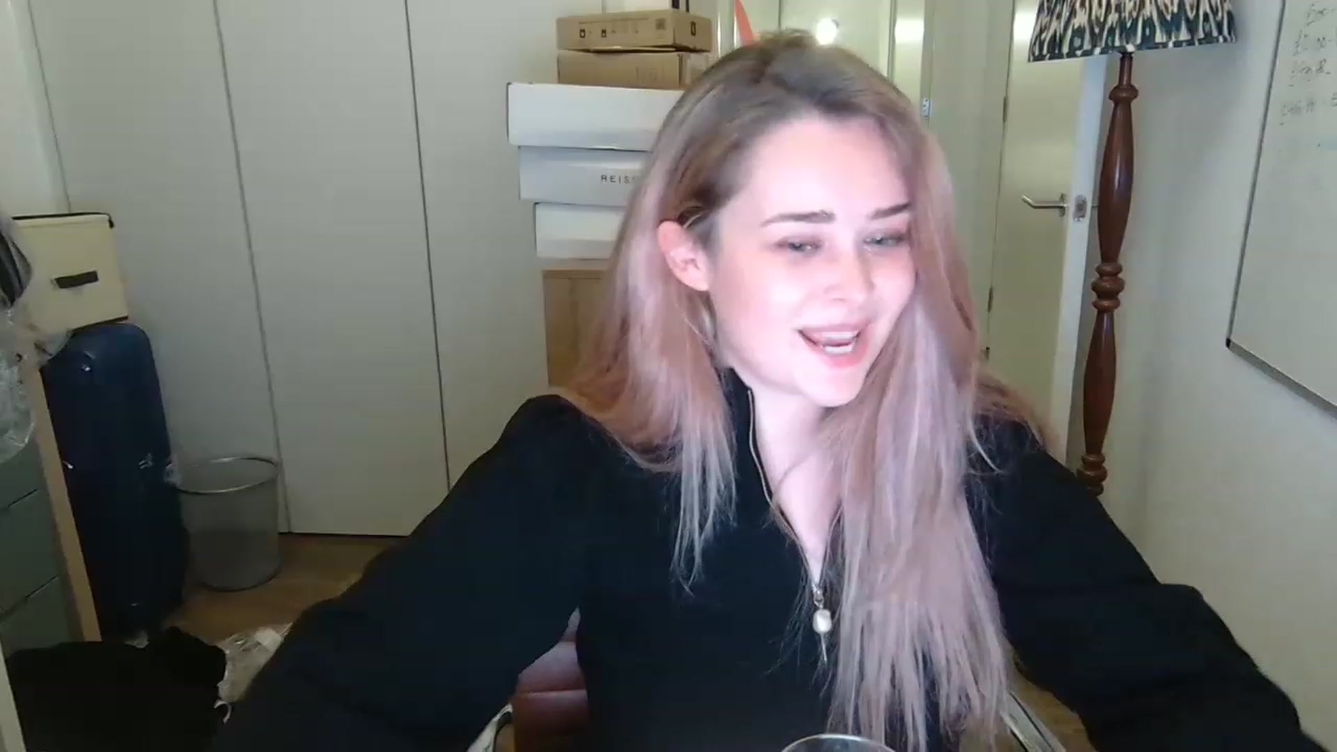 Gallery image thumbnail from SaylemUK's myfreecams stream on, 12/07/2022, 24:03 image 3 of 20