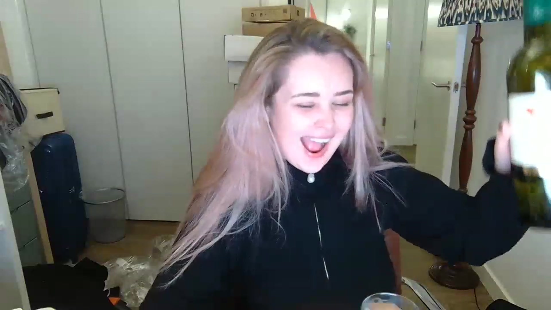 Gallery image thumbnail from SaylemUK's myfreecams stream on, 12/07/2022, 24:03 image 16 of 20