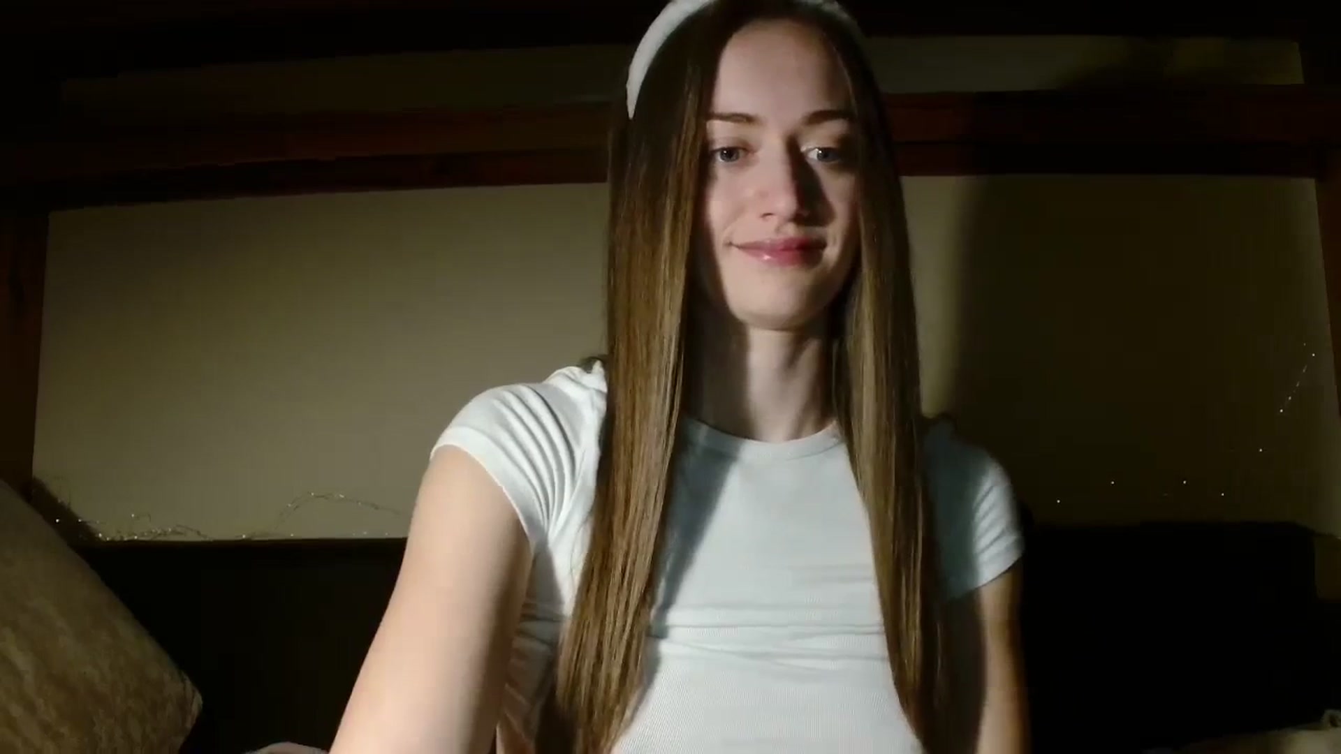 Gallery image thumbnail from Sberrygirl18's myfreecams stream on, 04/01/2024, 18:00 image 9 of 20