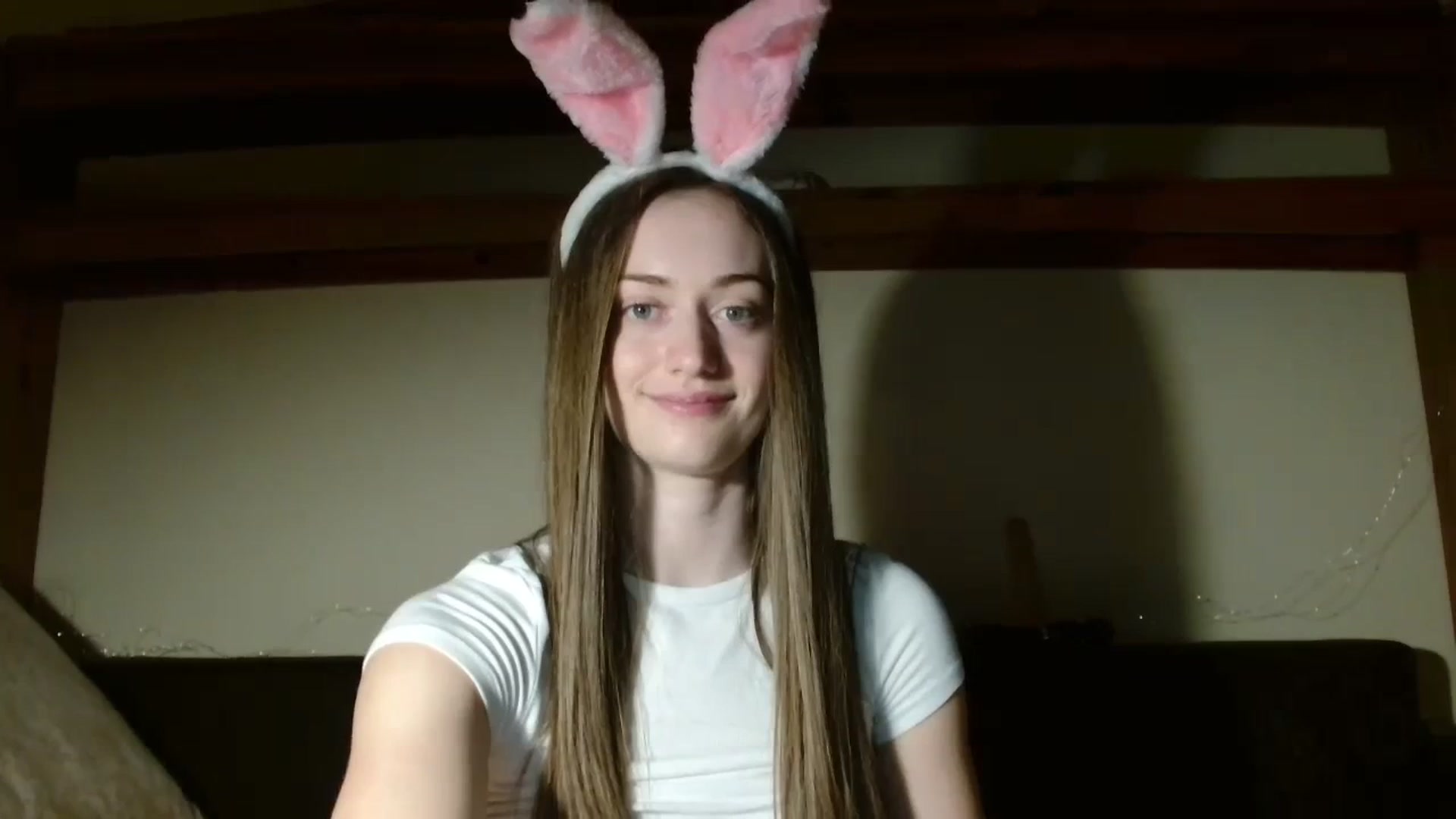 Gallery image thumbnail from Sberrygirl18's myfreecams stream on, 04/01/2024, 18:39 image 8 of 20