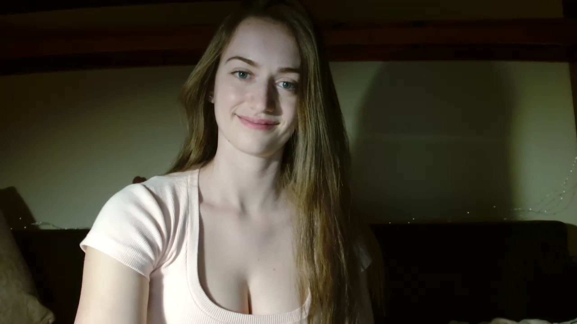Gallery image thumbnail from Sberrygirl18's myfreecams stream on, 04/07/2024, 18:48 image 17 of 20