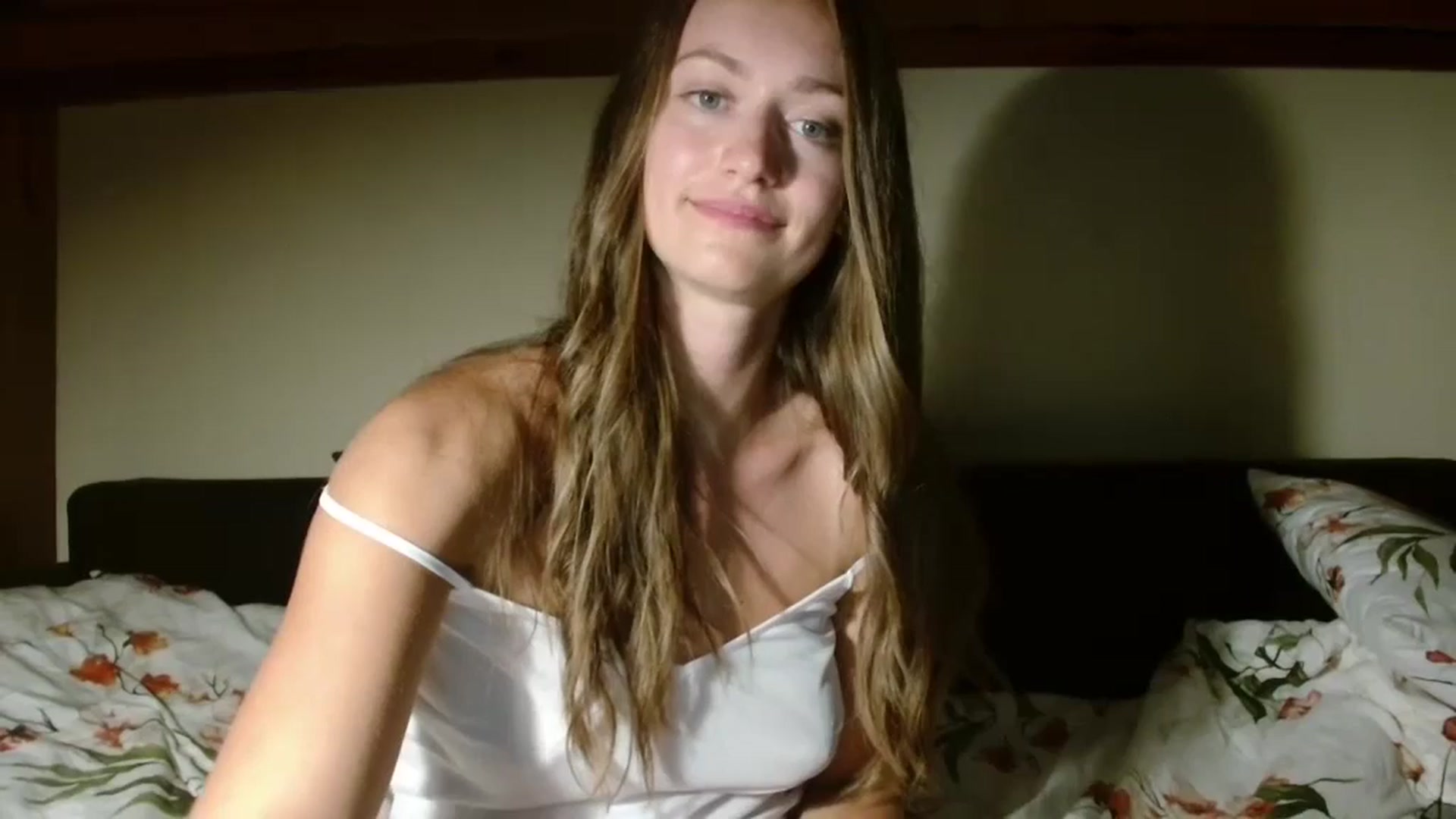 Gallery image thumbnail from Sberrygirl18's myfreecams stream on, 07/18/2024, 20:28 image 5 of 20