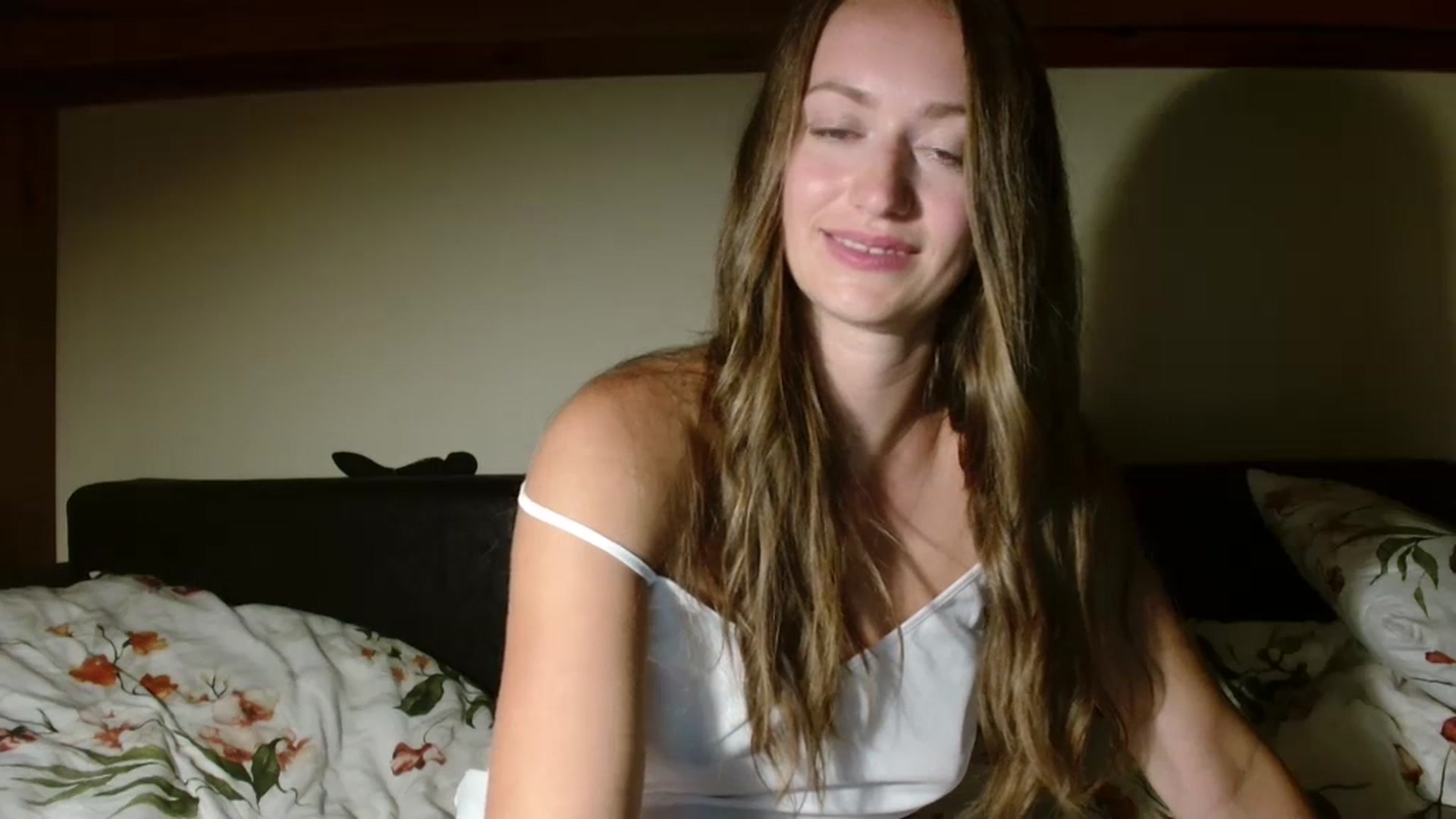 Gallery image thumbnail from Sberrygirl18's myfreecams stream on, 07/18/2024, 20:28 image 6 of 20