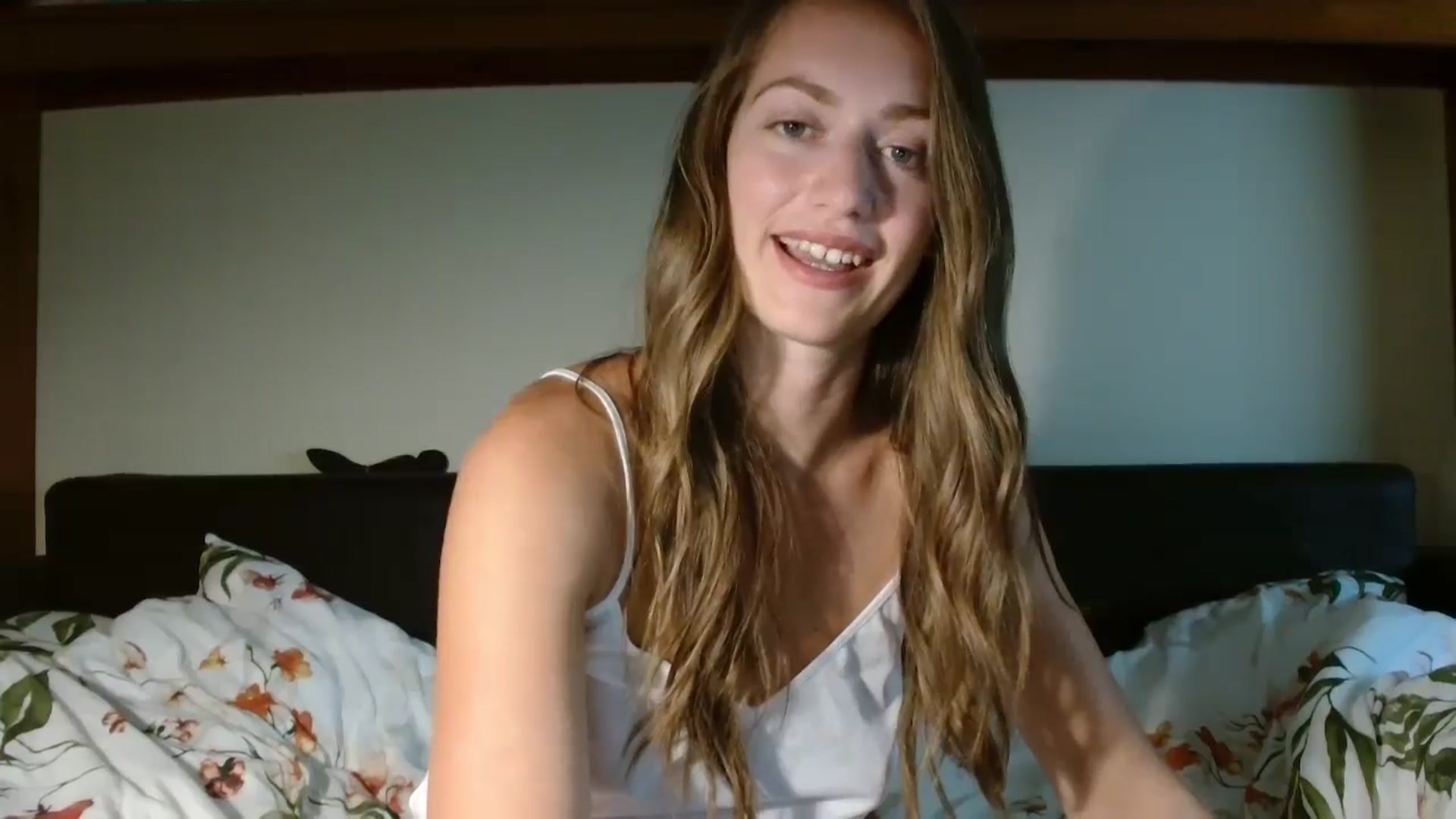 Gallery image thumbnail from Sberrygirl18's myfreecams stream on, 07/19/2024, 17:06 image 6 of 20