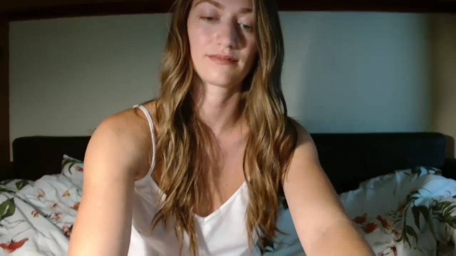Gallery image thumbnail from Sberrygirl18's myfreecams stream on, 07/19/2024, 17:06 image 4 of 20