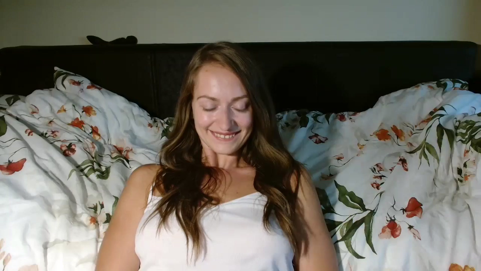 Gallery image thumbnail from Sberrygirl18's myfreecams stream on, 07/19/2024, 17:06 image 8 of 20