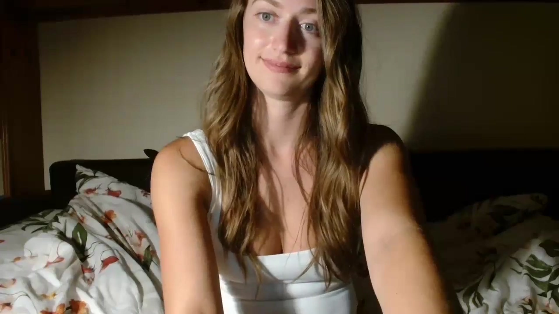 Gallery image thumbnail from Sberrygirl18's myfreecams stream on, 07/19/2024, 19:54 image 17 of 20