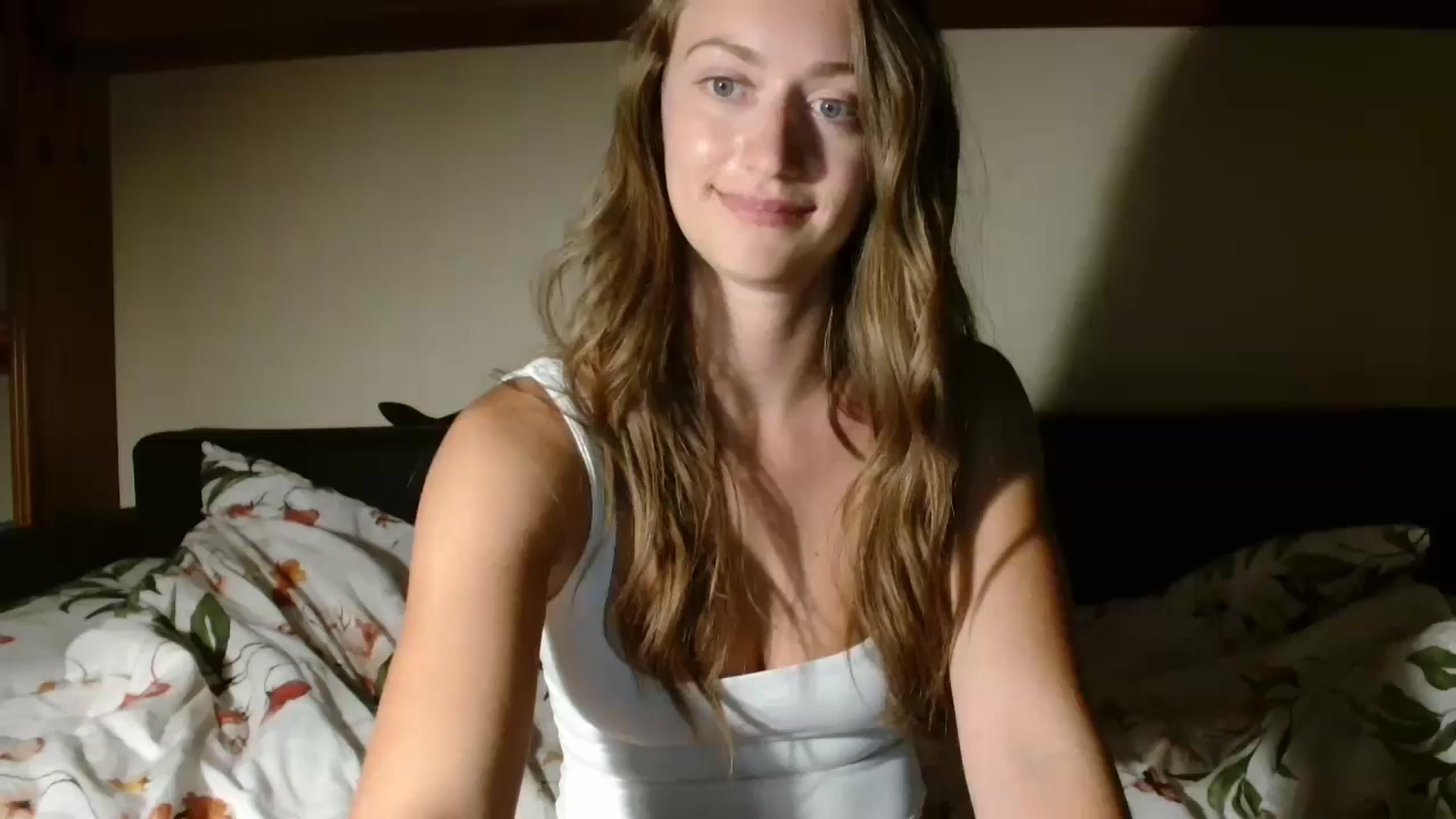 Gallery image thumbnail from Sberrygirl18's myfreecams stream on, 07/19/2024, 19:54 image 13 of 20