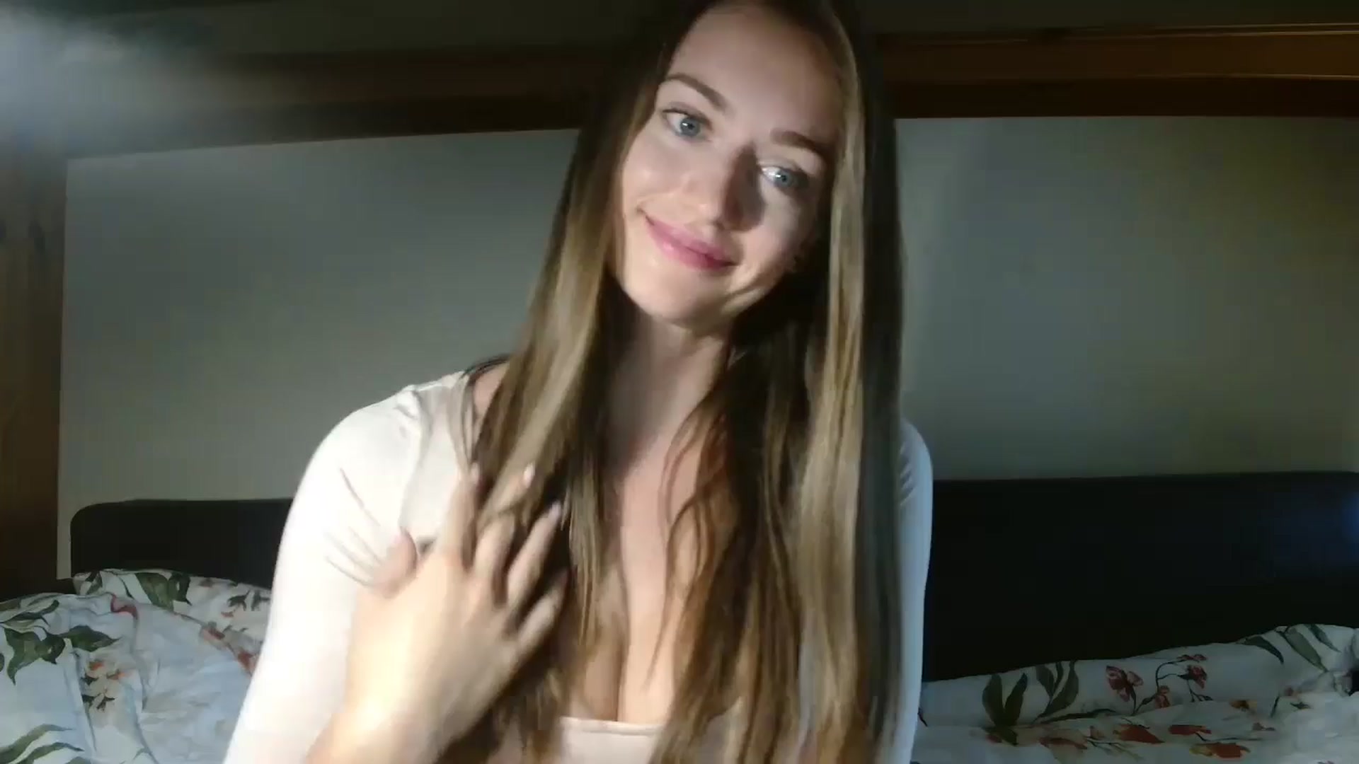 Gallery image thumbnail from Sberrygirl18's myfreecams stream on, 09/06/2024, 15:56 image 1 of 20