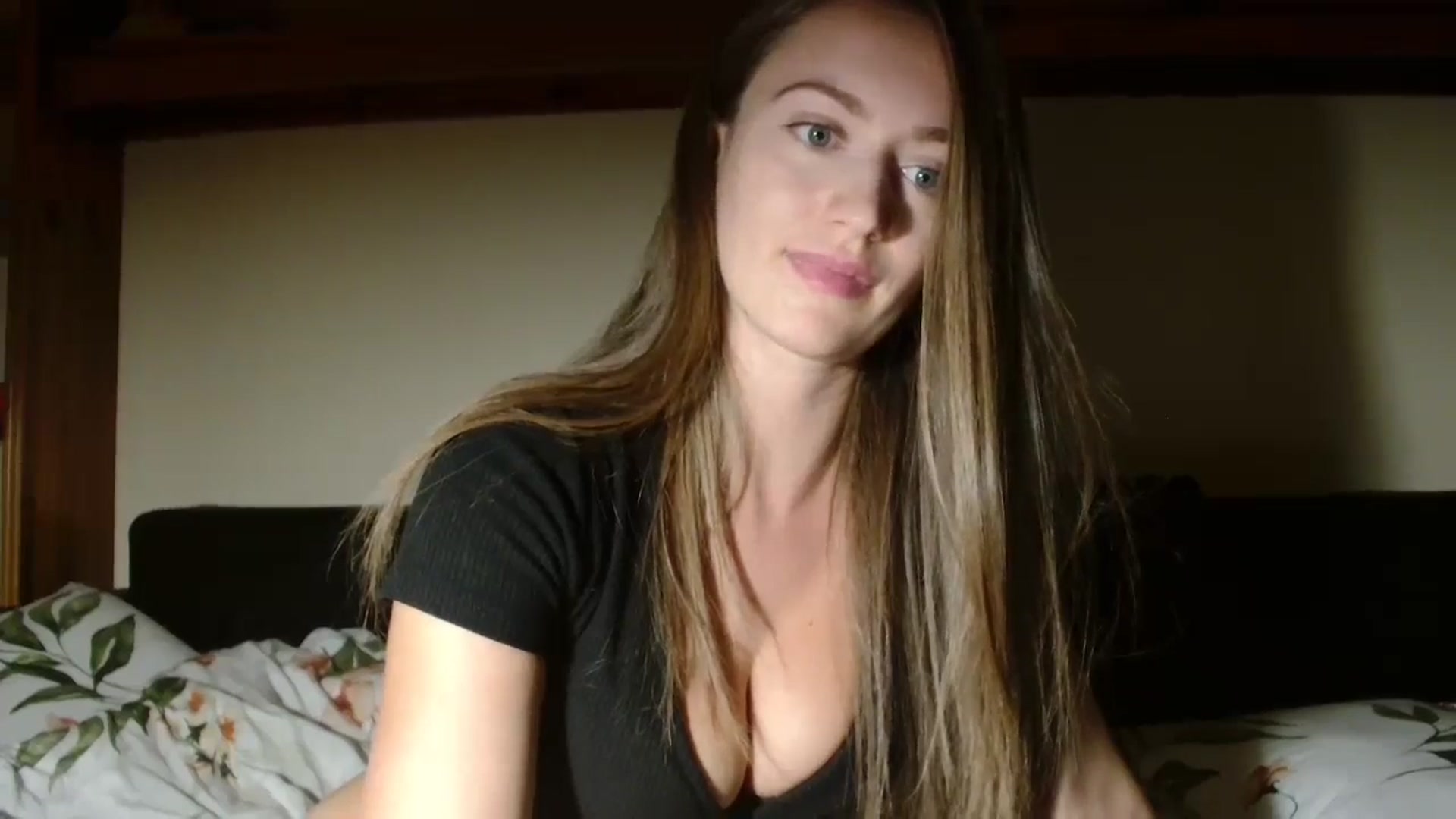 Gallery image thumbnail from Sberrygirl18's myfreecams stream on, 09/12/2024, 18:20 image 6 of 20