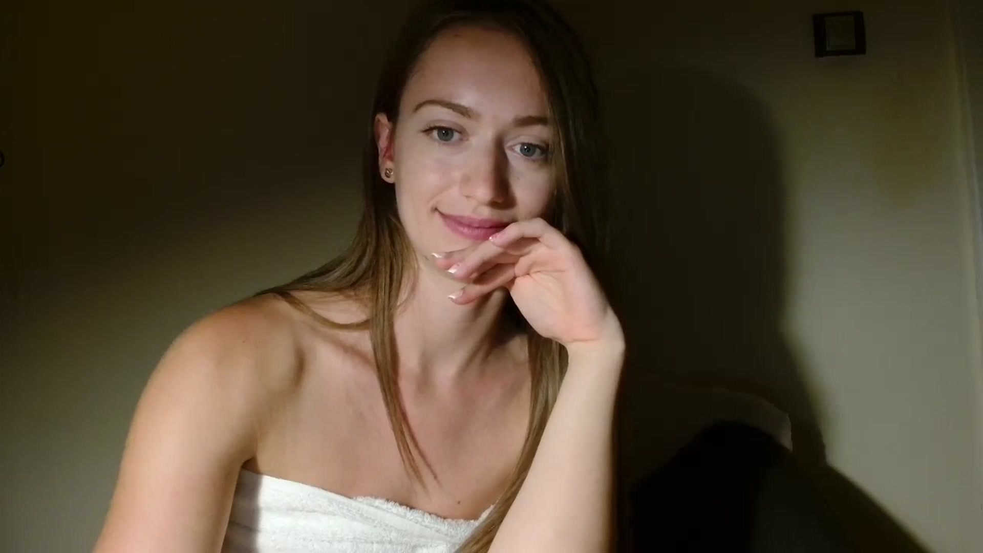 Gallery image thumbnail from Sberrygirl18's myfreecams stream on, 09/15/2024, 20:04 image 8 of 20