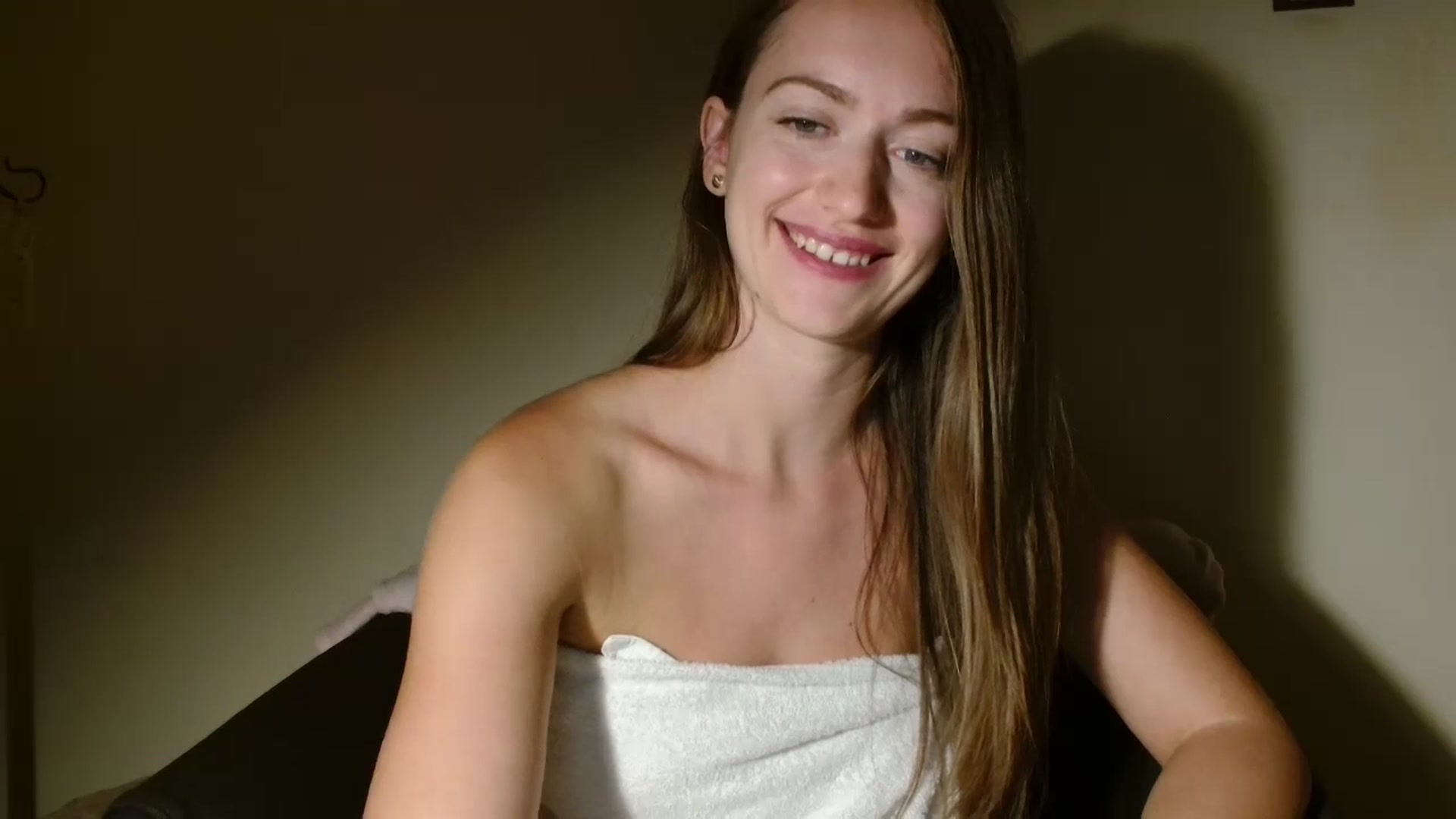 Gallery image thumbnail from Sberrygirl18's myfreecams stream on, 09/15/2024, 20:04 image 12 of 20