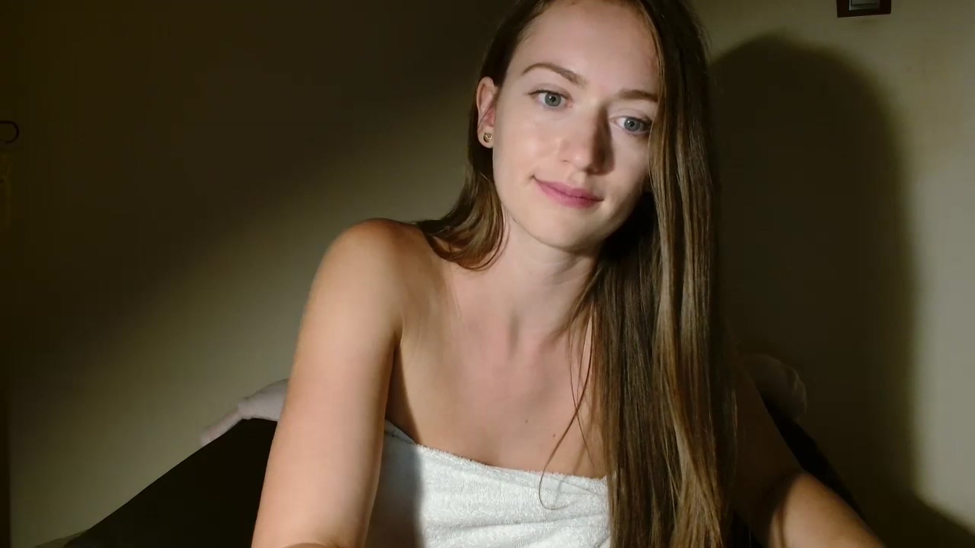 Gallery image thumbnail from Sberrygirl18's myfreecams stream on, 09/15/2024, 20:04 image 13 of 20