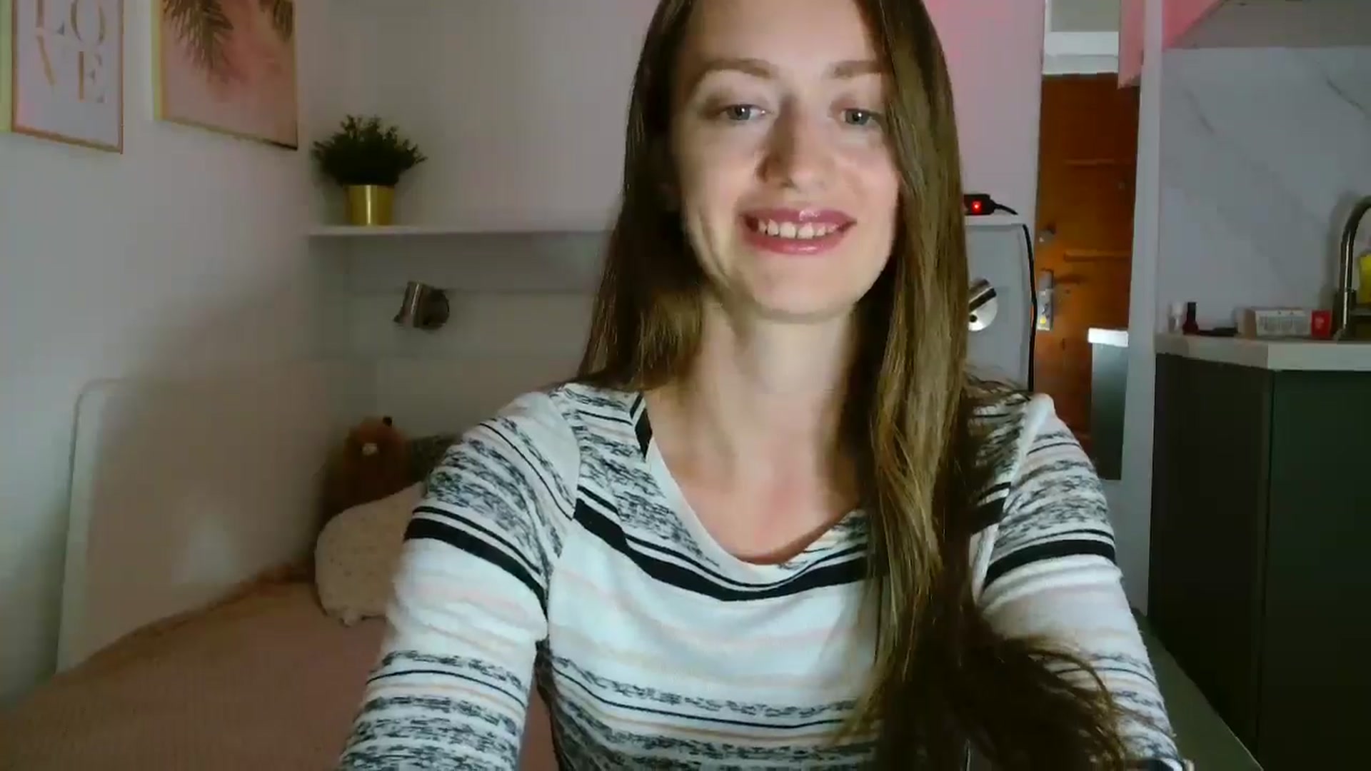 Gallery image thumbnail from Sberrygirl18's myfreecams stream on, 10/03/2025, 19:11 image 11 of 20
