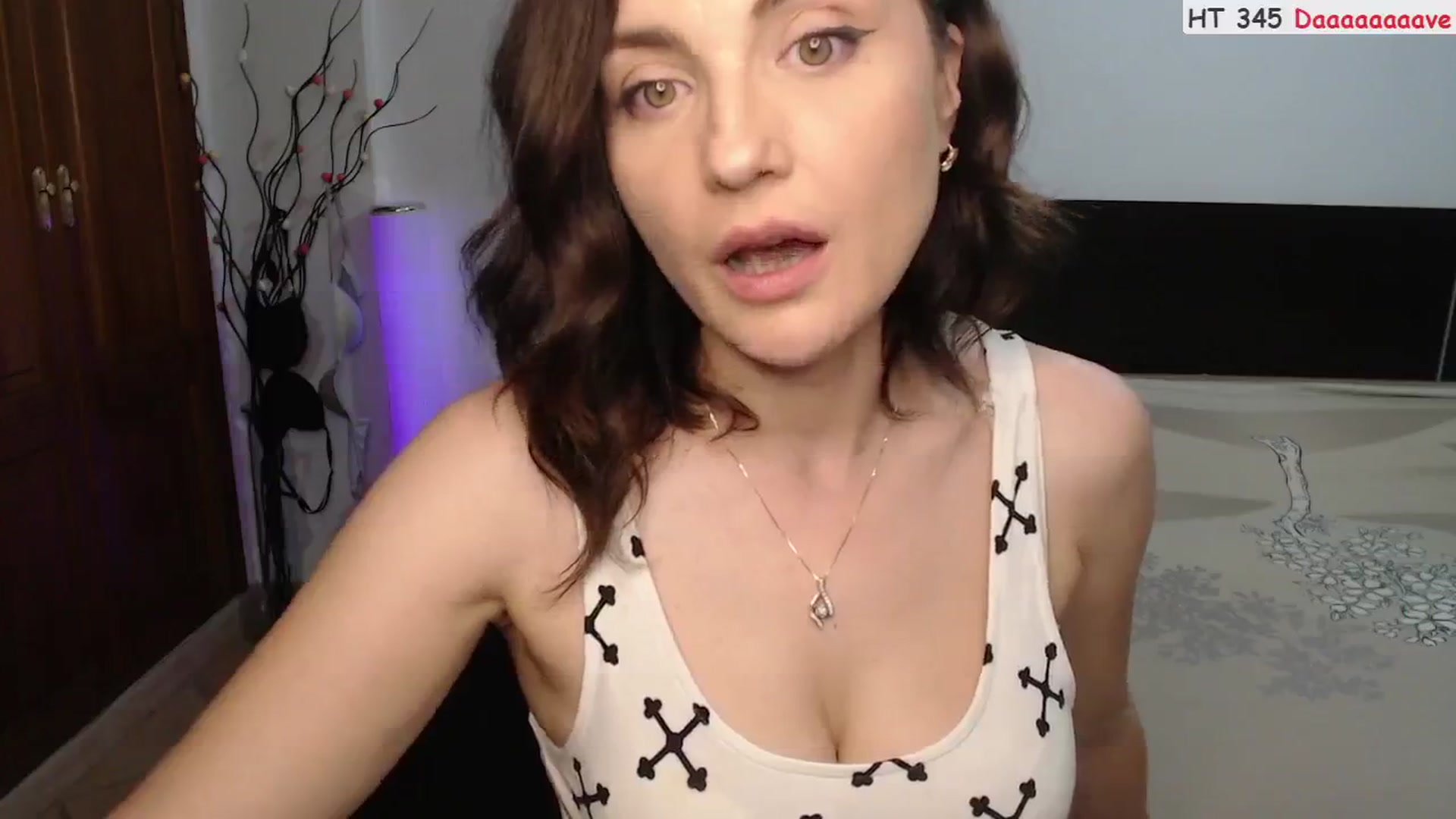 Gallery image thumbnail from ScamRoom's myfreecams stream on, 08/17/2024, 01:12 image 13 of 20