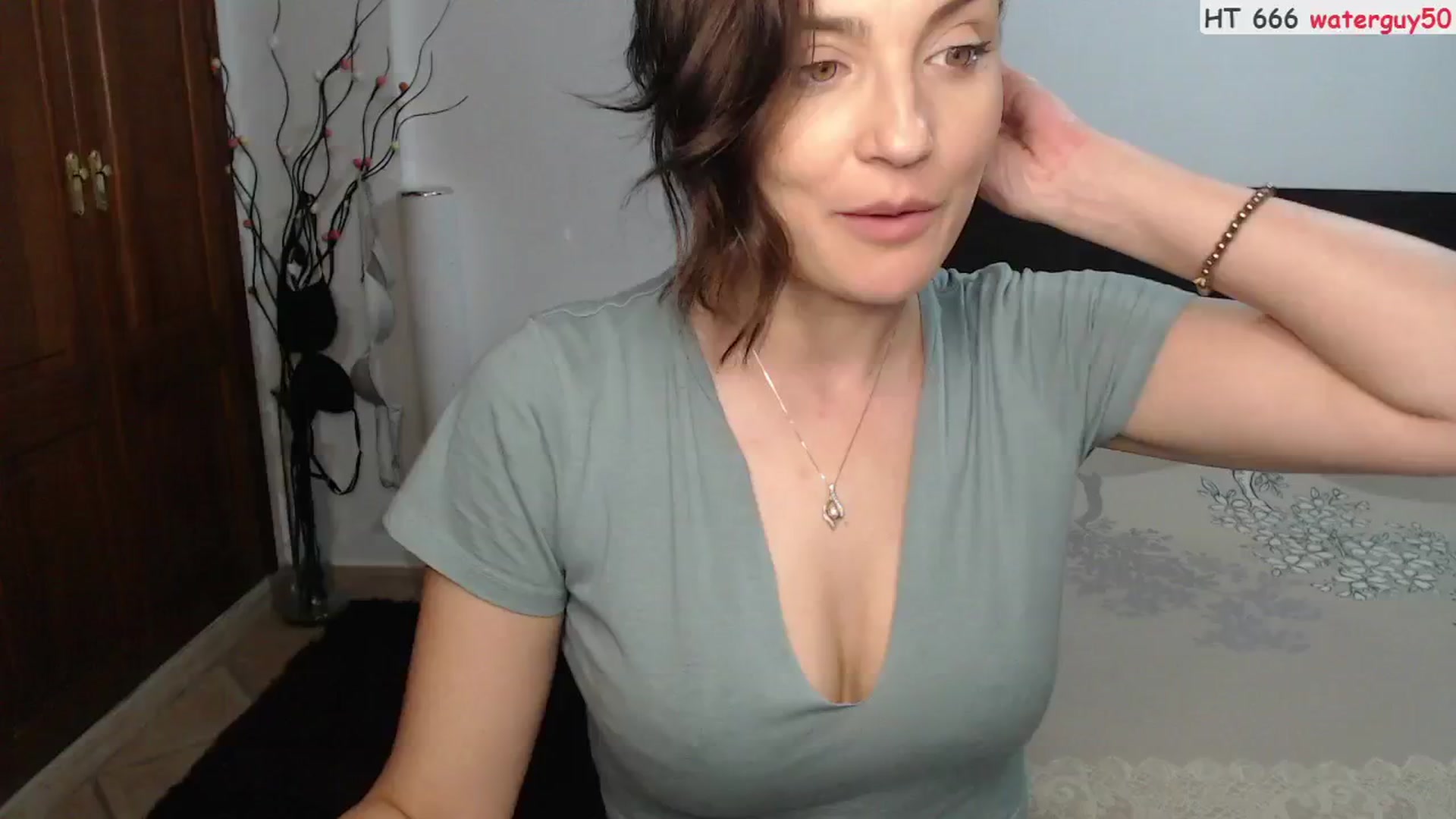 Gallery image thumbnail from ScamRoom's myfreecams stream on, 08/19/2024, 01:10 image 8 of 20