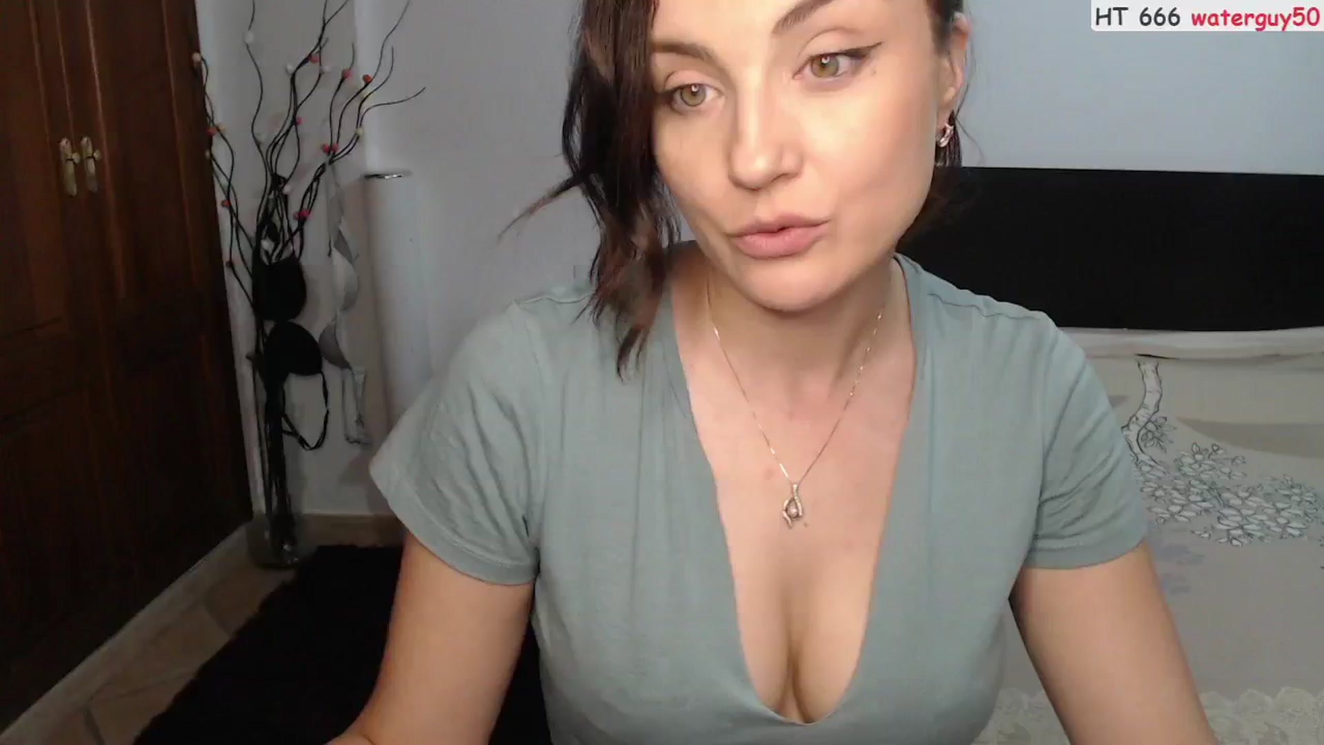 Gallery image thumbnail from ScamRoom's myfreecams stream on, 08/19/2024, 01:10 image 9 of 20
