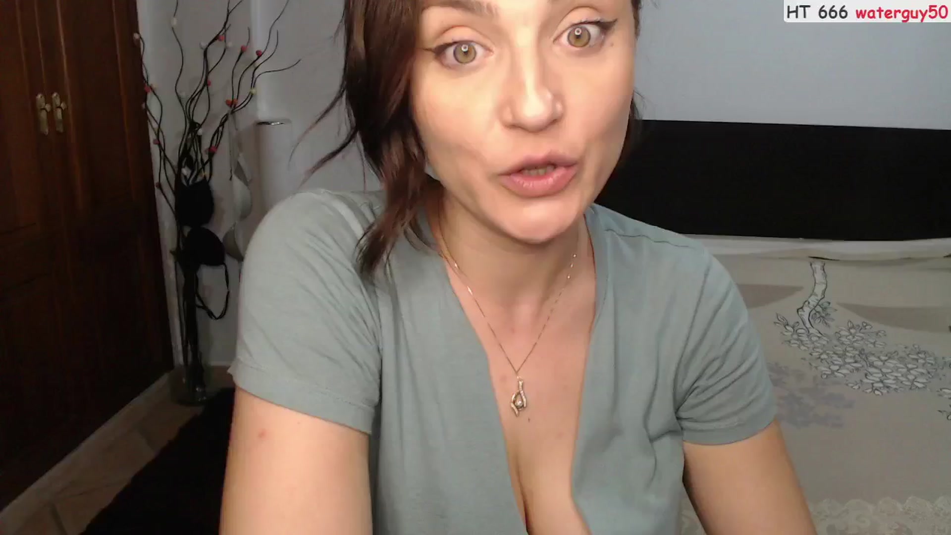 Gallery image thumbnail from ScamRoom's myfreecams stream on, 08/19/2024, 01:10 image 19 of 20