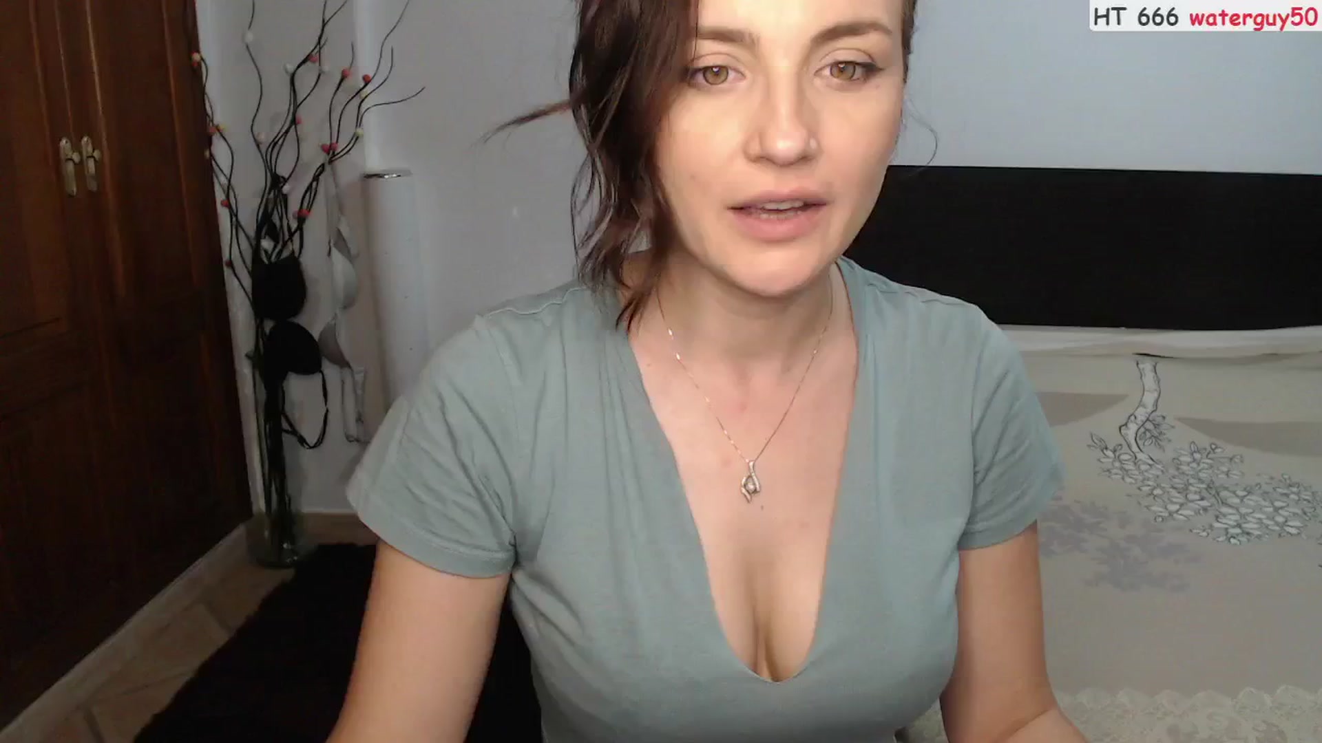 Gallery image thumbnail from ScamRoom's myfreecams stream on, 08/19/2024, 01:10 image 6 of 20
