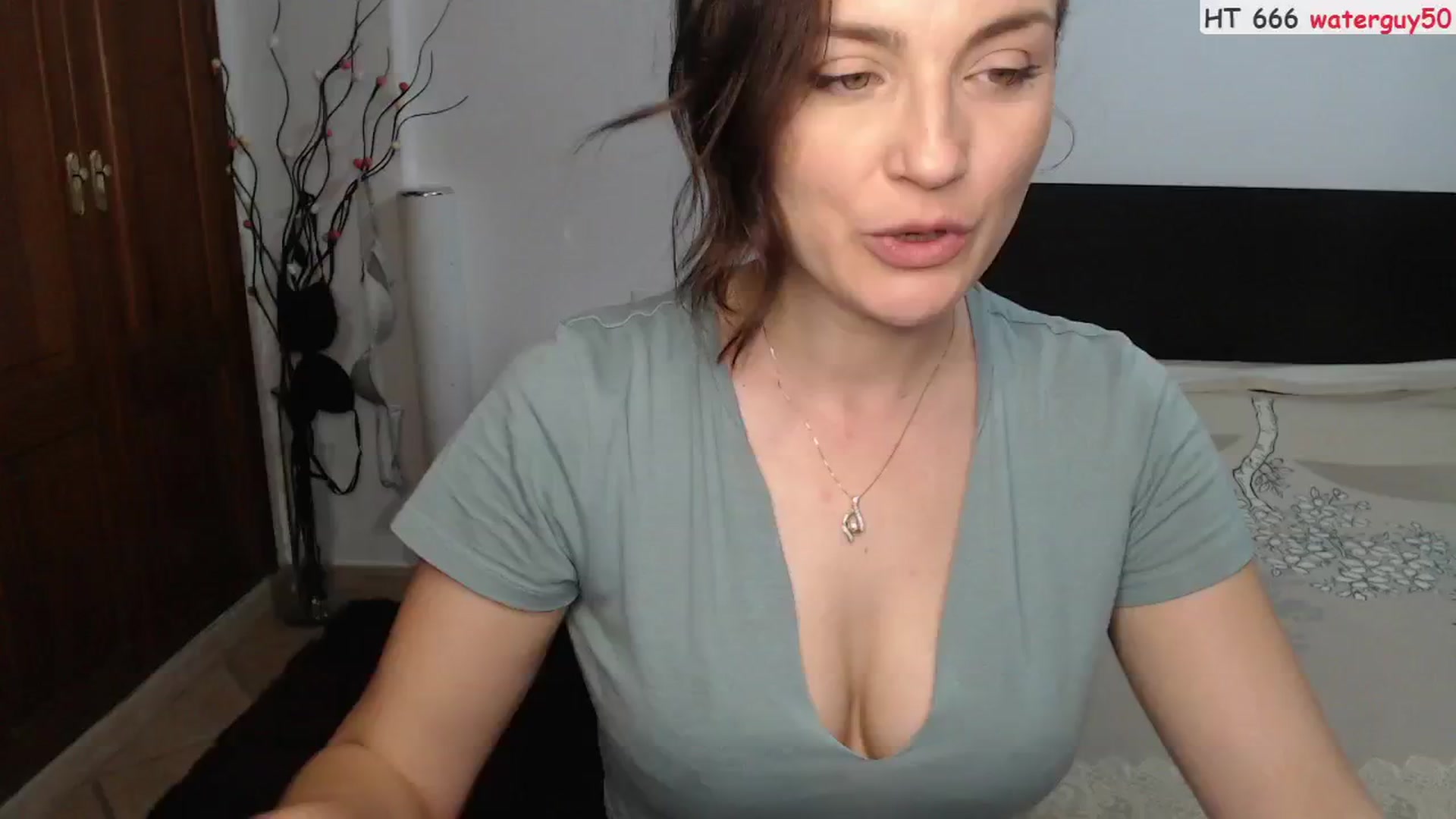 Gallery image thumbnail from ScamRoom's myfreecams stream on, 08/19/2024, 01:10 image 7 of 20