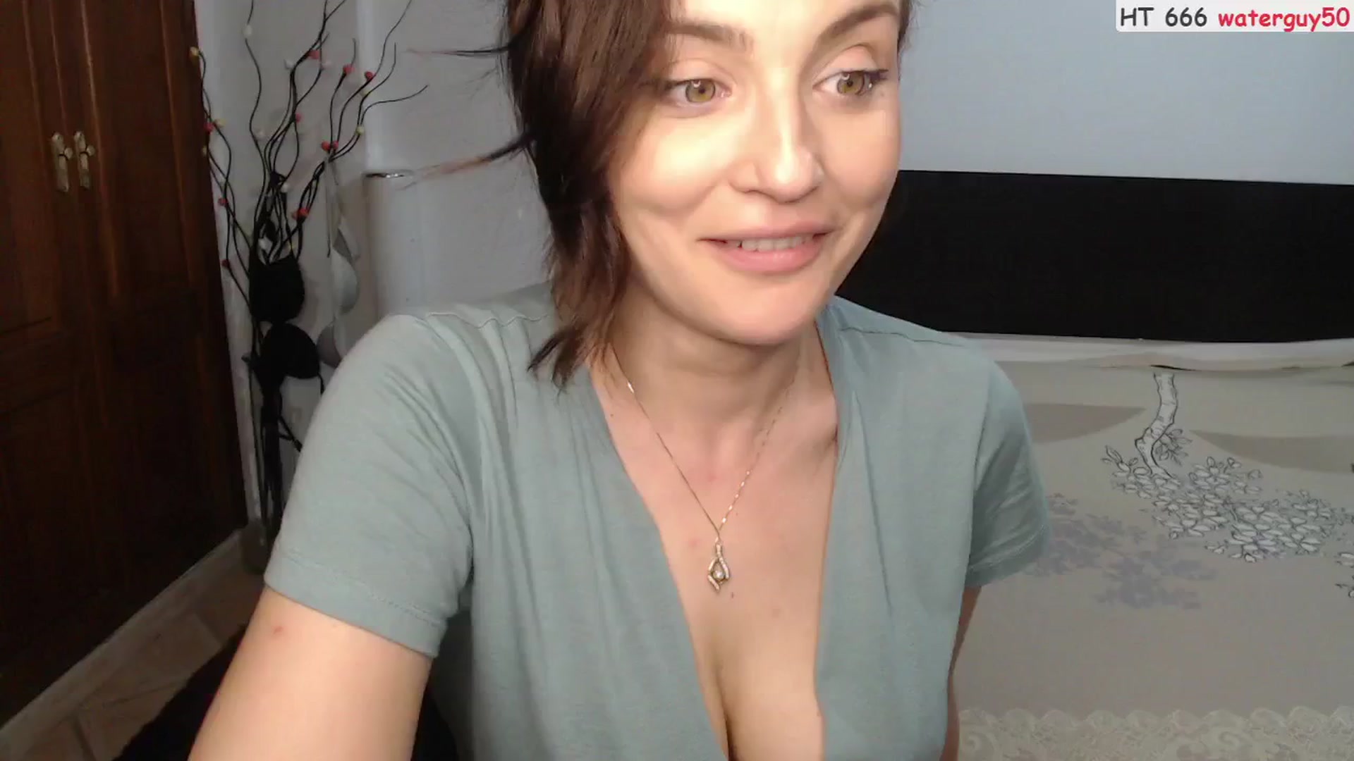 Gallery image thumbnail from ScamRoom's myfreecams stream on, 08/19/2024, 01:10 image 18 of 20