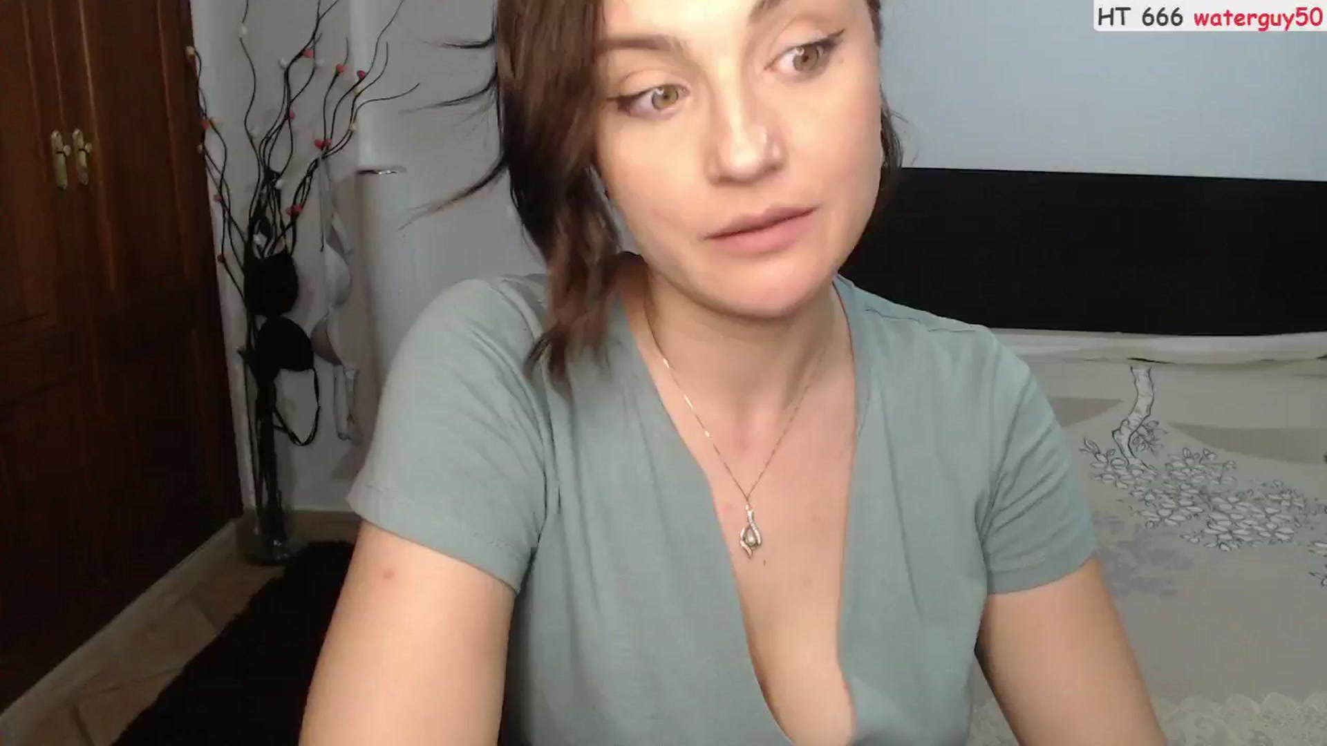 Gallery image thumbnail from ScamRoom's myfreecams stream on, 08/19/2024, 01:10 image 16 of 20