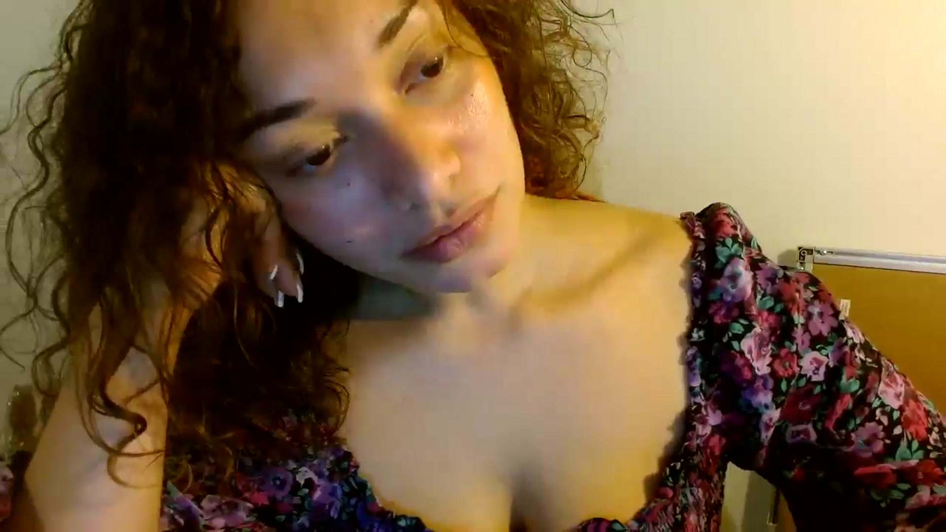 Gallery image thumbnail from Scar__lett's myfreecams stream on, 09/13/2024, 09:20 image 16 of 20