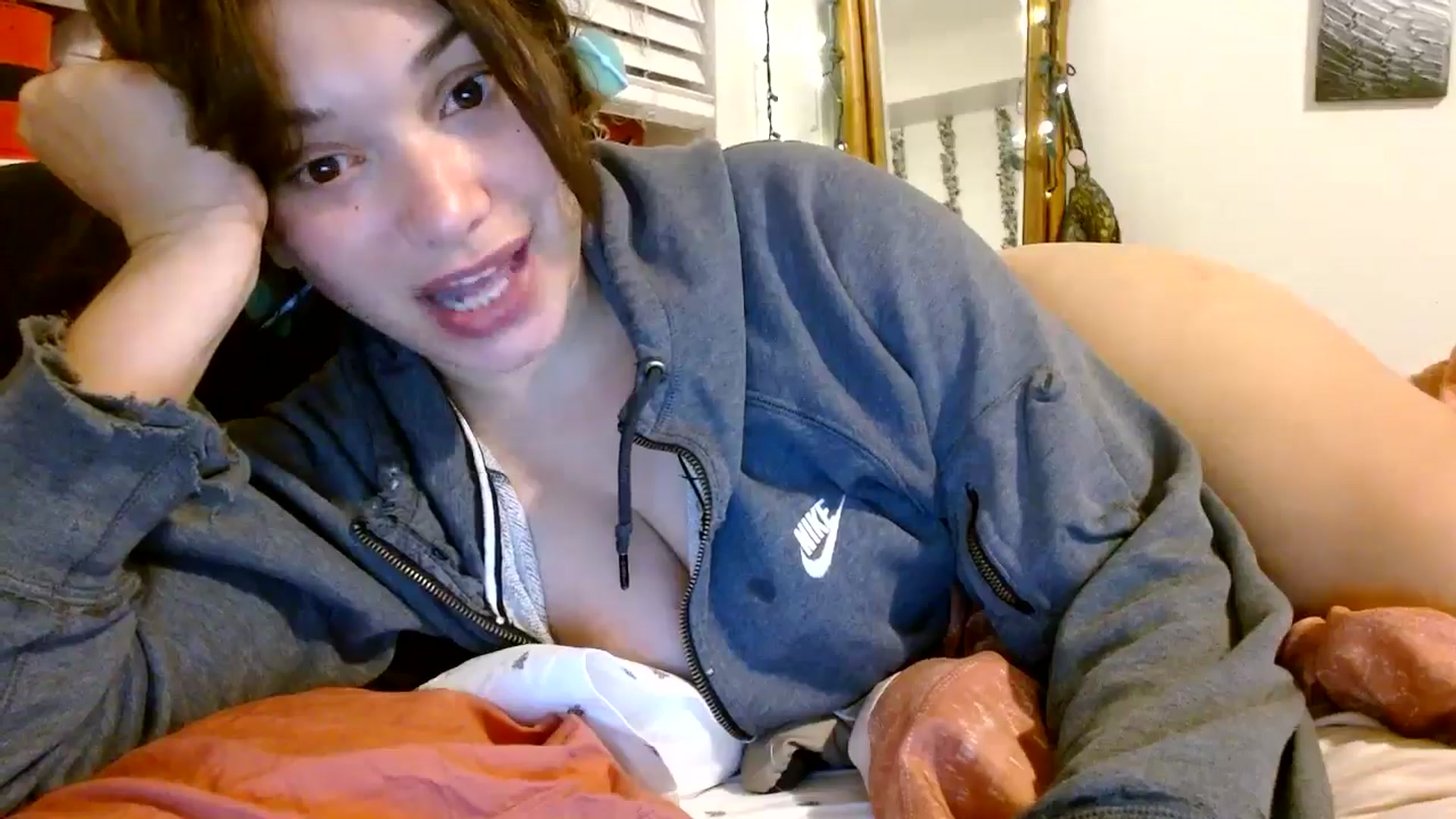 Gallery image thumbnail from Scar__lett's myfreecams stream on, 12/05/2024, 07:44 image 13 of 20