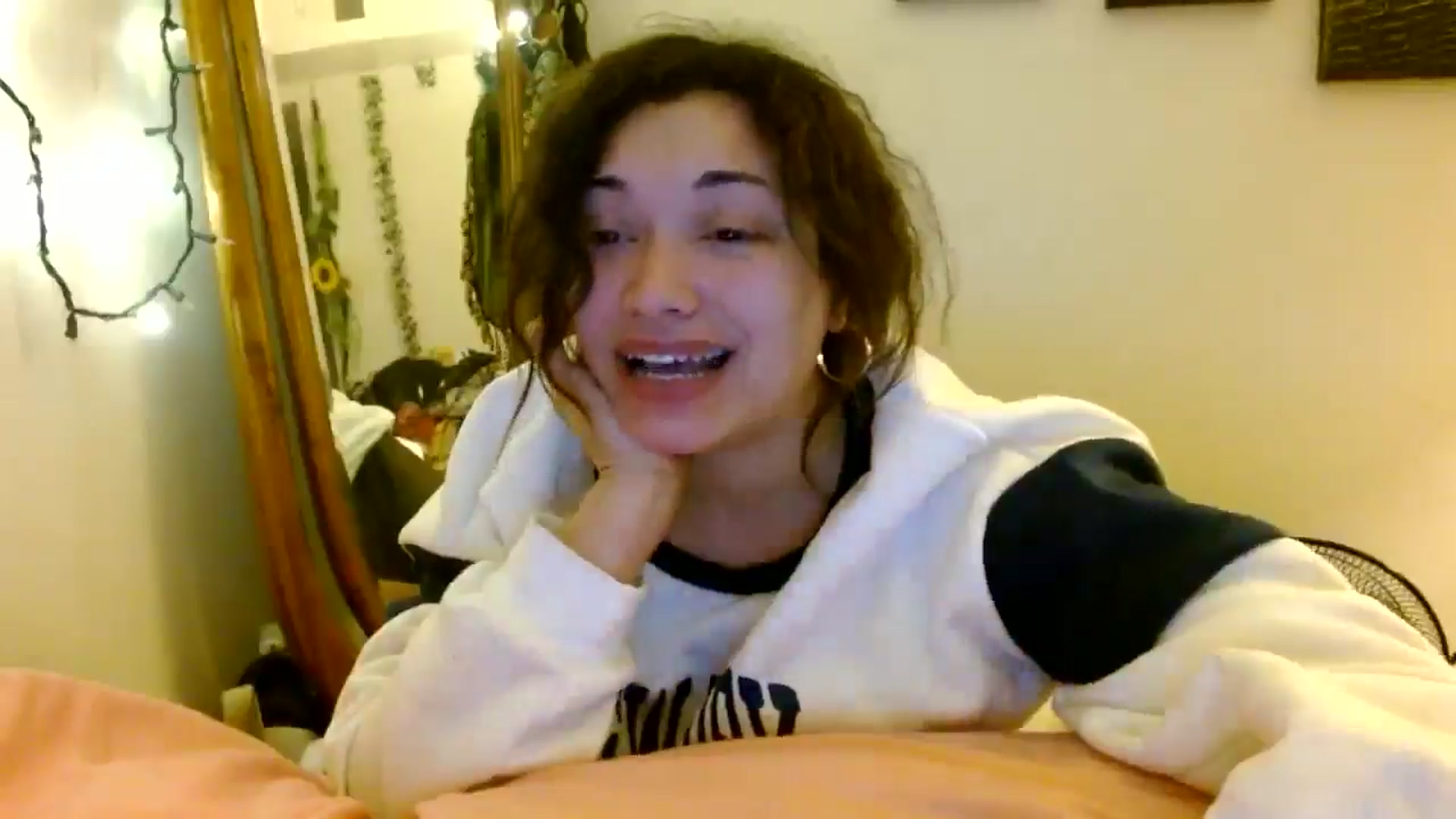 Gallery image thumbnail from Scar__lett's myfreecams stream on, 01/17/2025, 12:15 image 17 of 20
