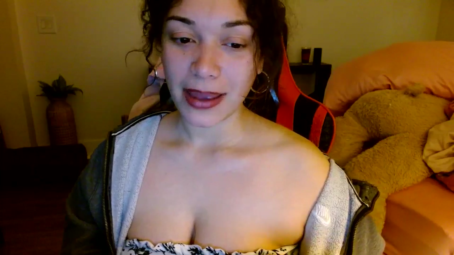 Gallery image thumbnail from Scar__lett's myfreecams stream on, 02/23/2025, 10:10 image 14 of 20