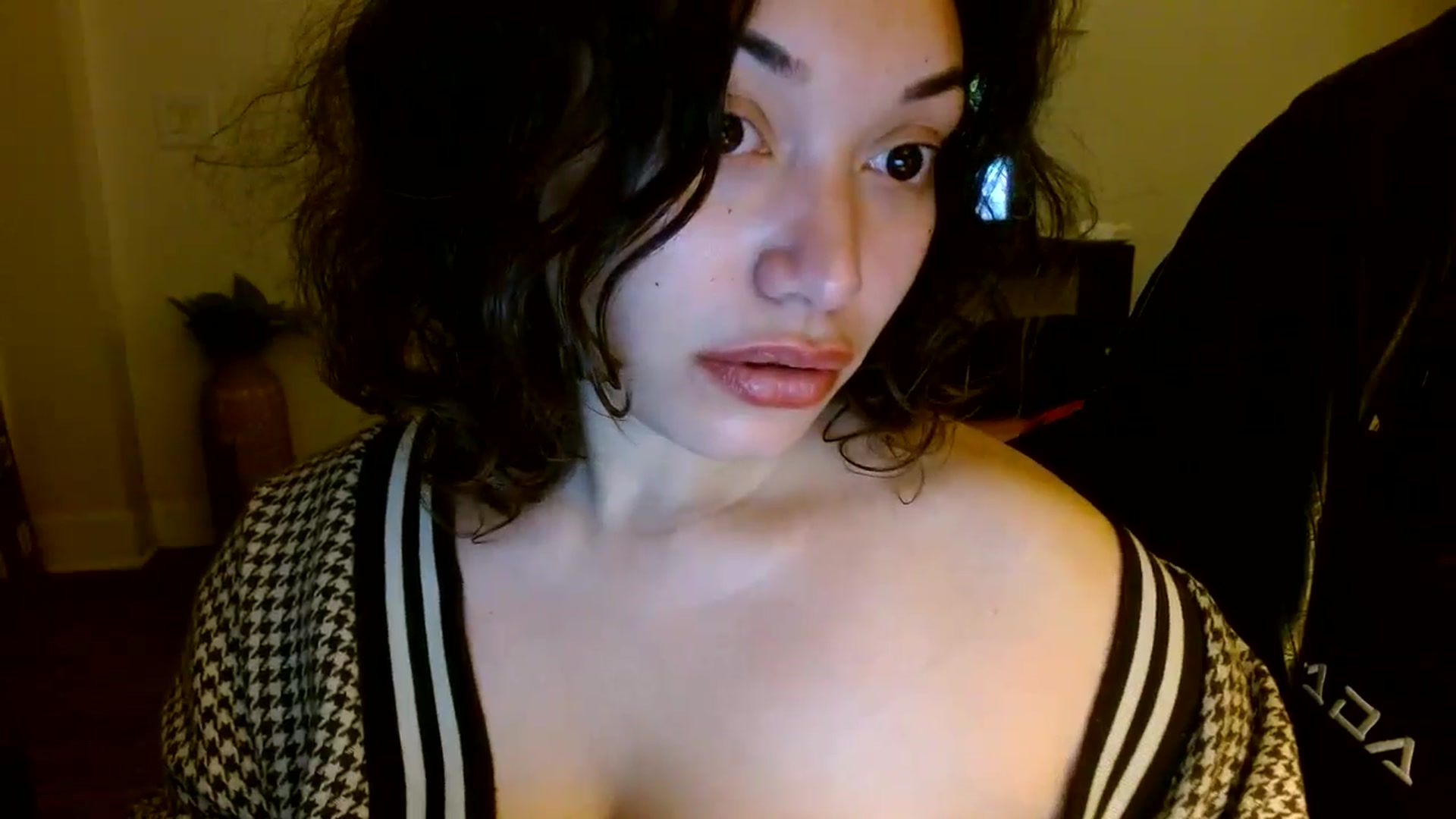 Gallery image thumbnail from Scar__lett's myfreecams stream on, 03/25/2025, 06:45 image 18 of 20