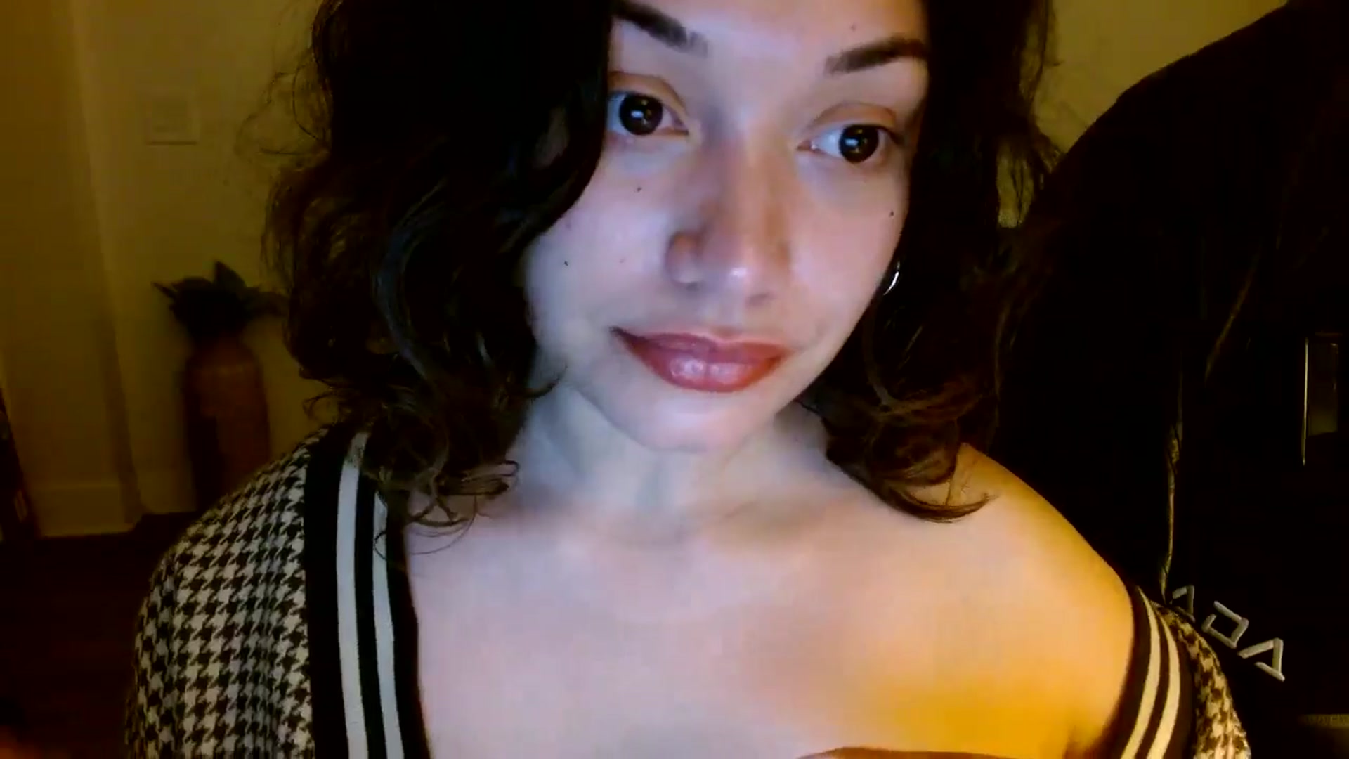 Gallery image thumbnail from Scar__lett's myfreecams stream on, 03/25/2025, 06:45 image 19 of 20
