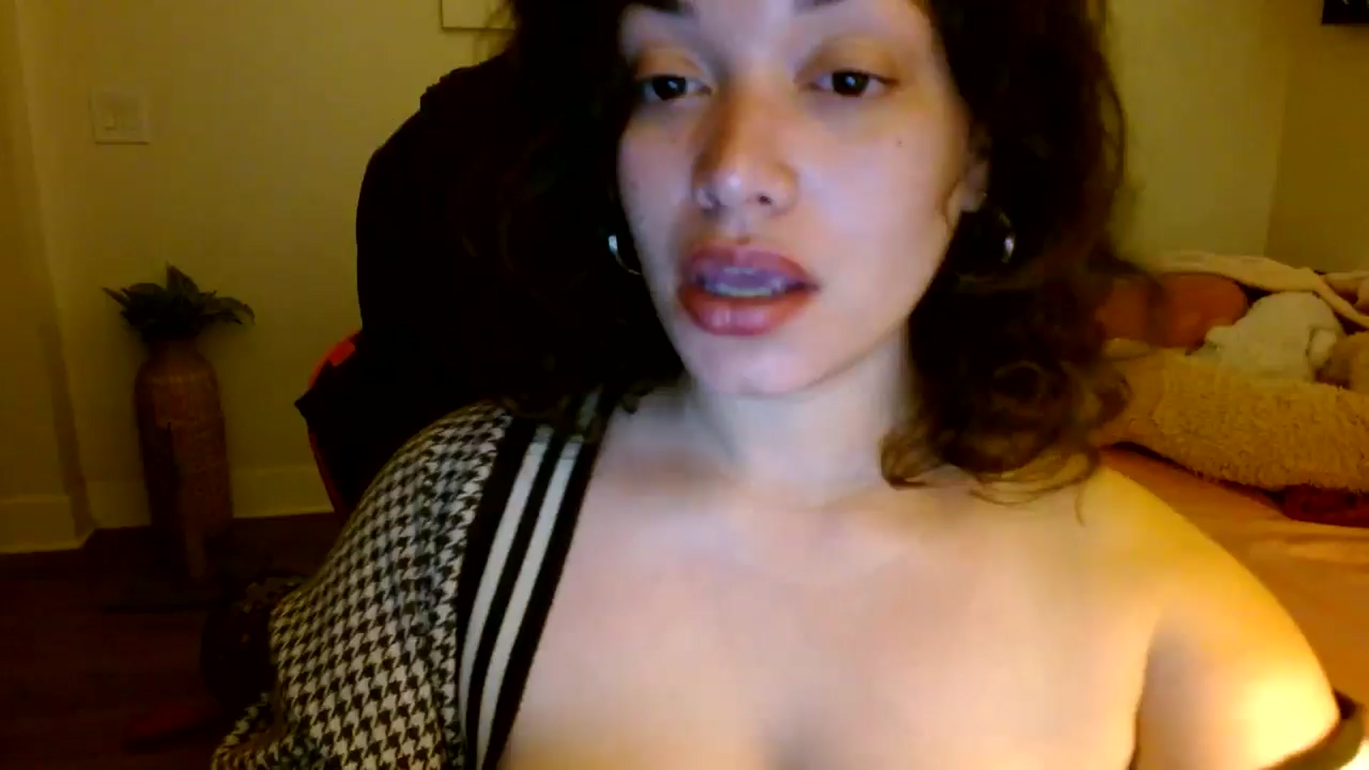 Gallery image thumbnail from Scar__lett's myfreecams stream on, 03/25/2025, 07:13 image 9 of 20