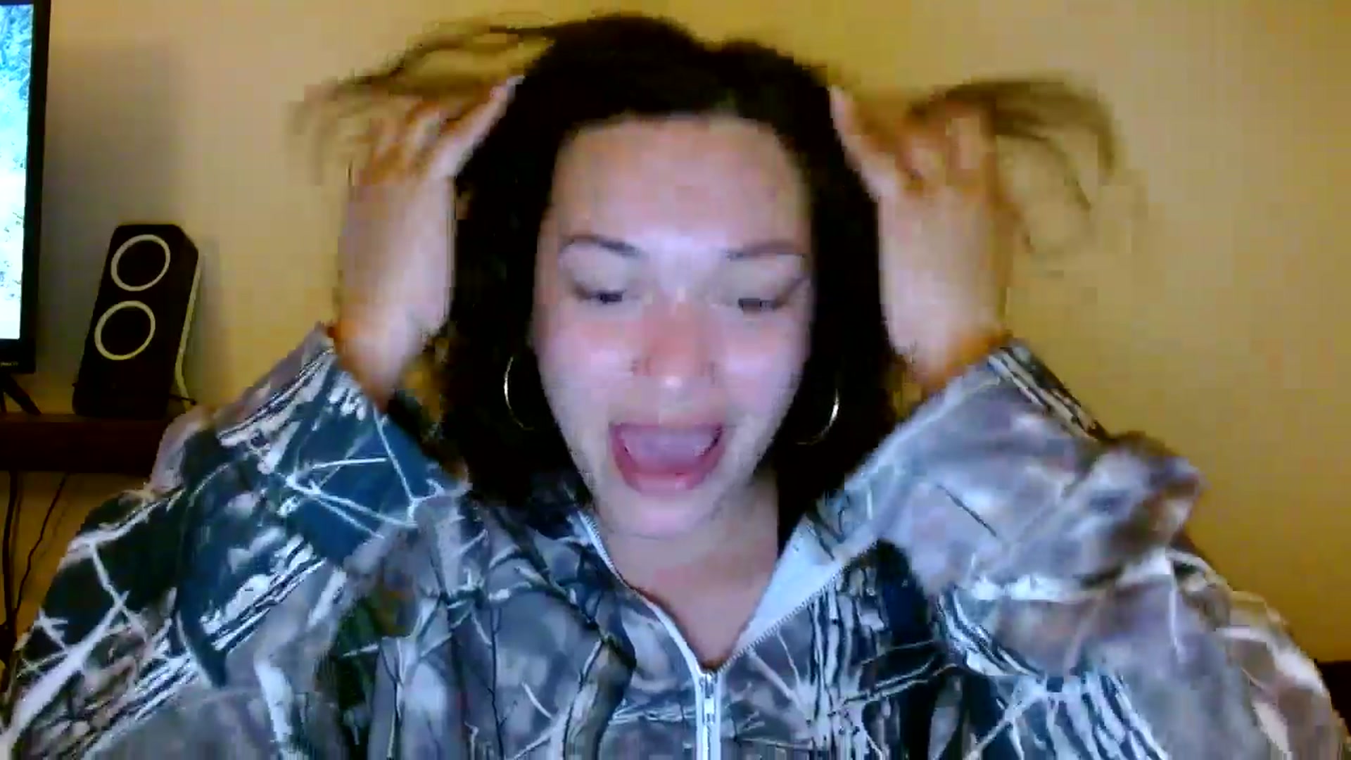 Gallery image thumbnail from Scar__lett's myfreecams stream on, 03/29/2025, 09:44 image 16 of 20